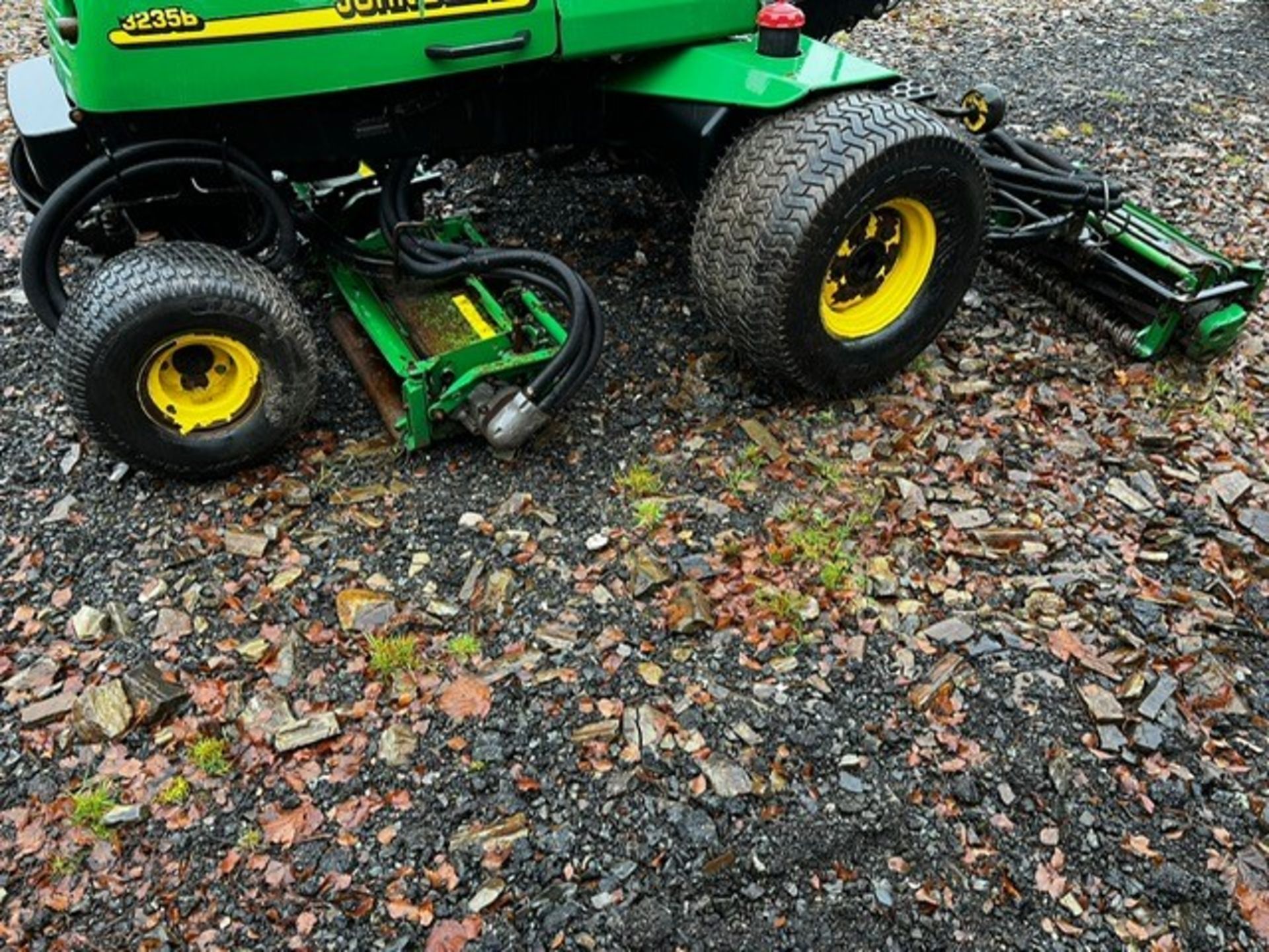 JOHN DEERE 3235 B MOWER - Image 7 of 8