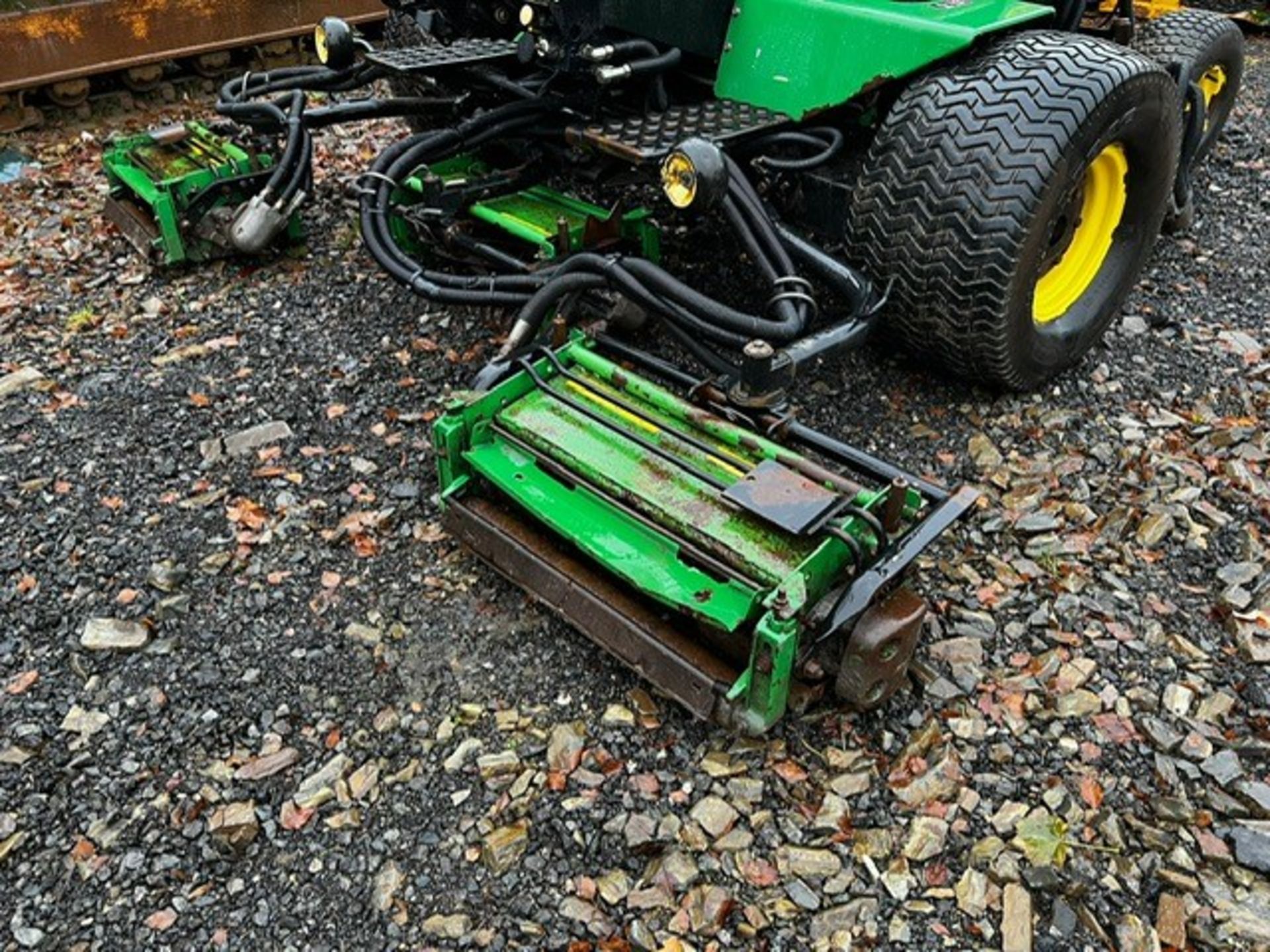 JOHN DEERE 3235 B MOWER - Image 2 of 8