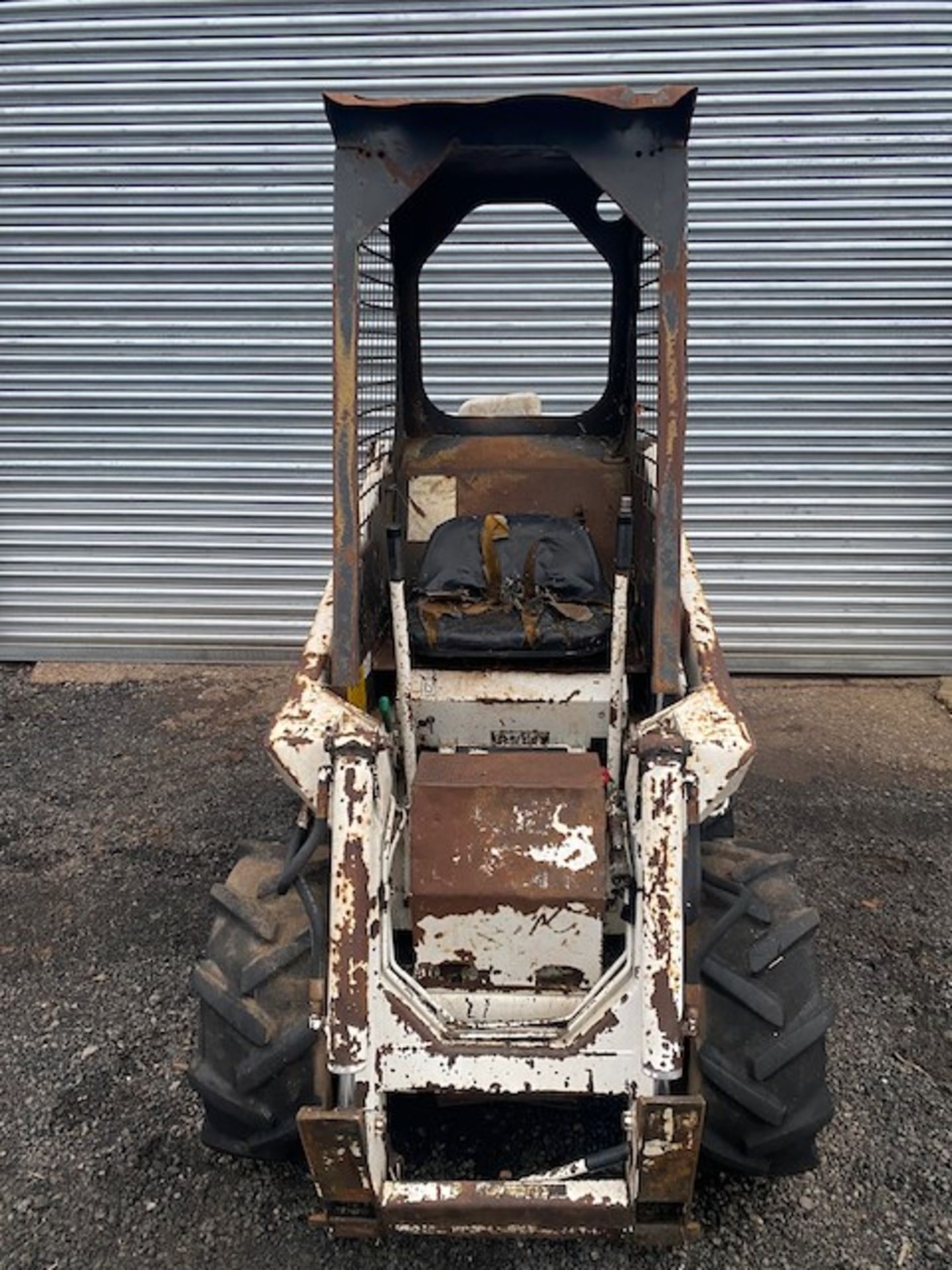 BOBCAT 310 SKID STEER LOADER WITH BUCKET - Image 4 of 5