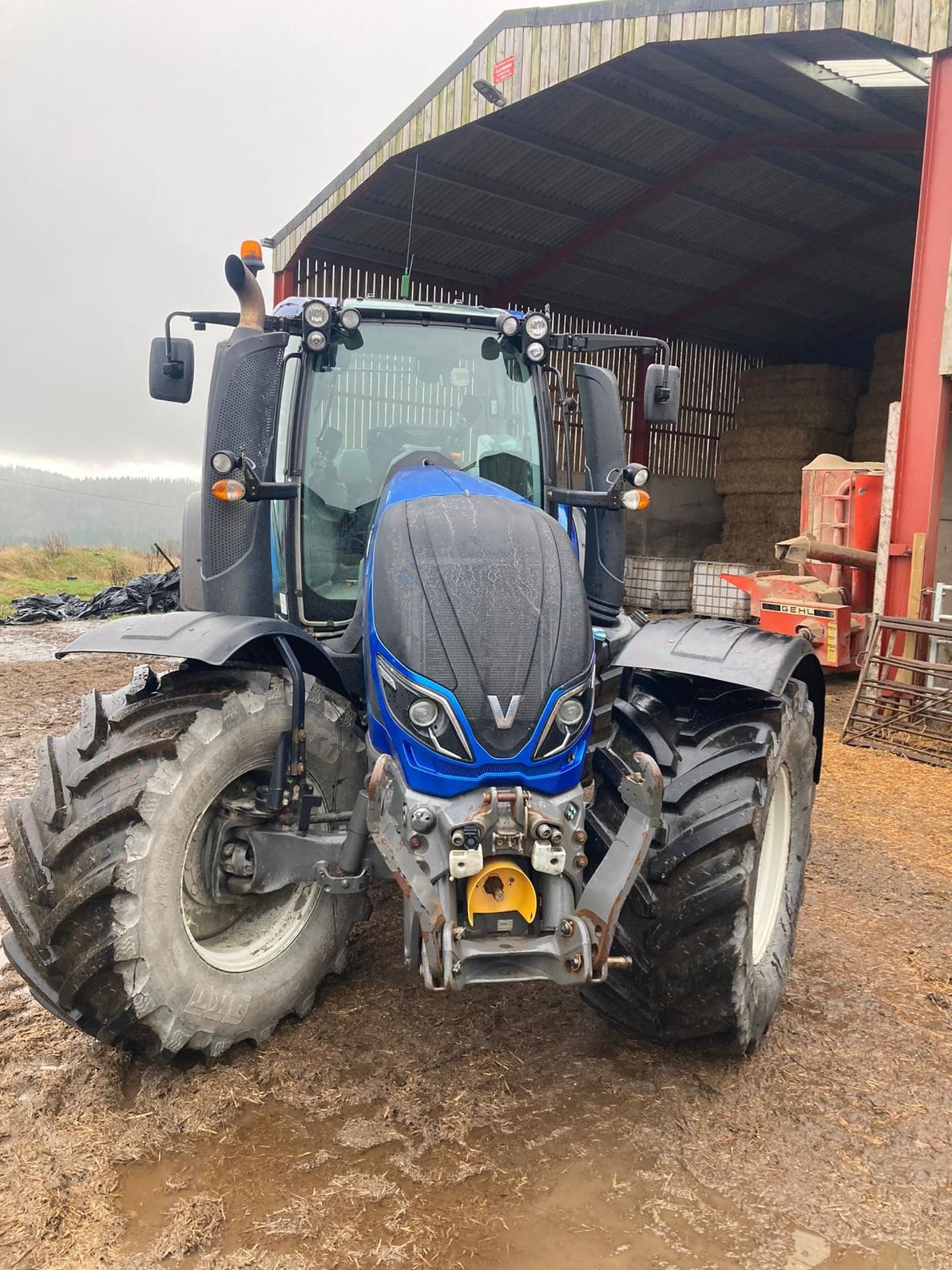 VALTRA 4WD TRACTOR - Image 2 of 15