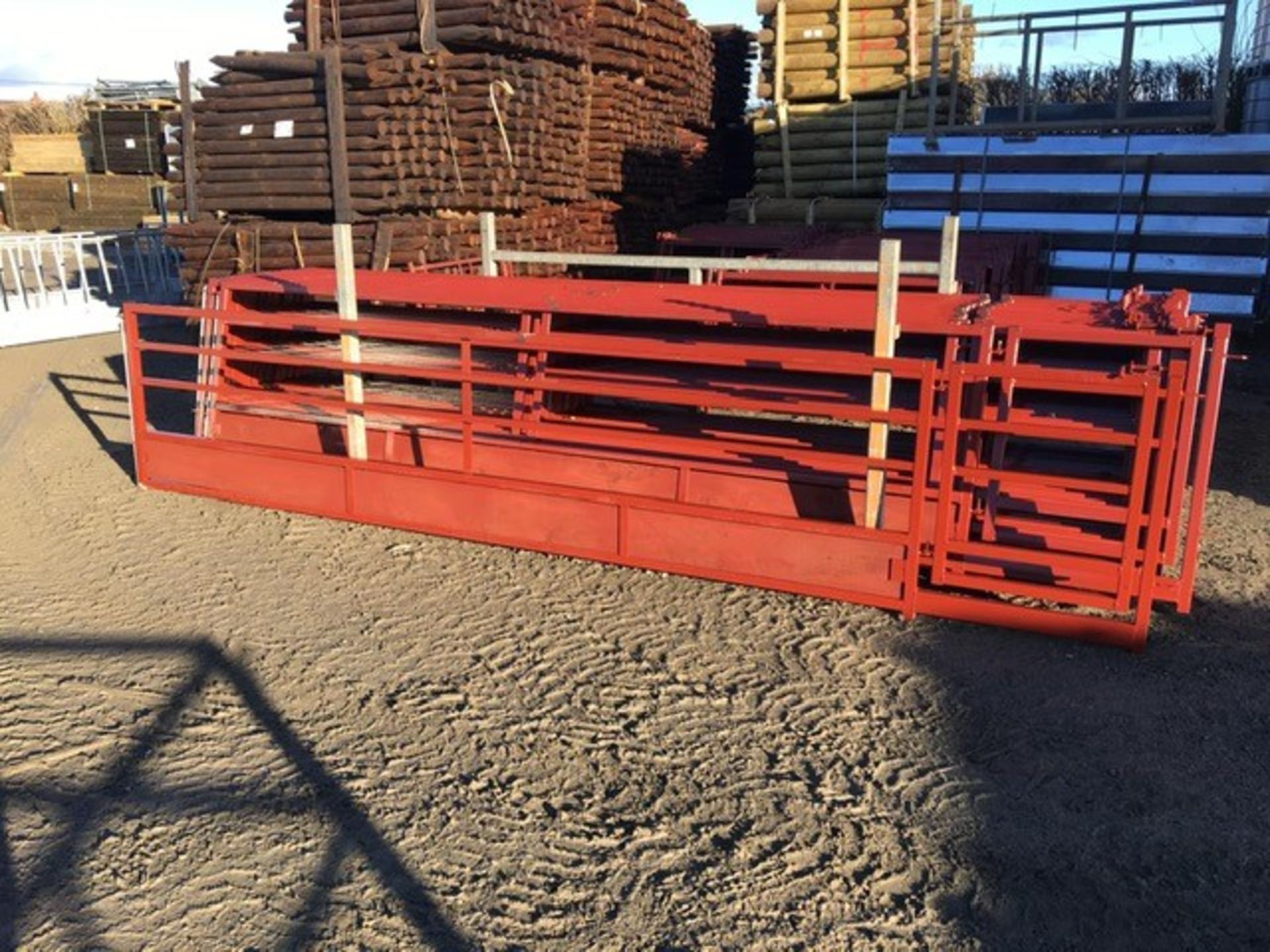 15' PAINTED SHEEP BARRIER C/W GATE