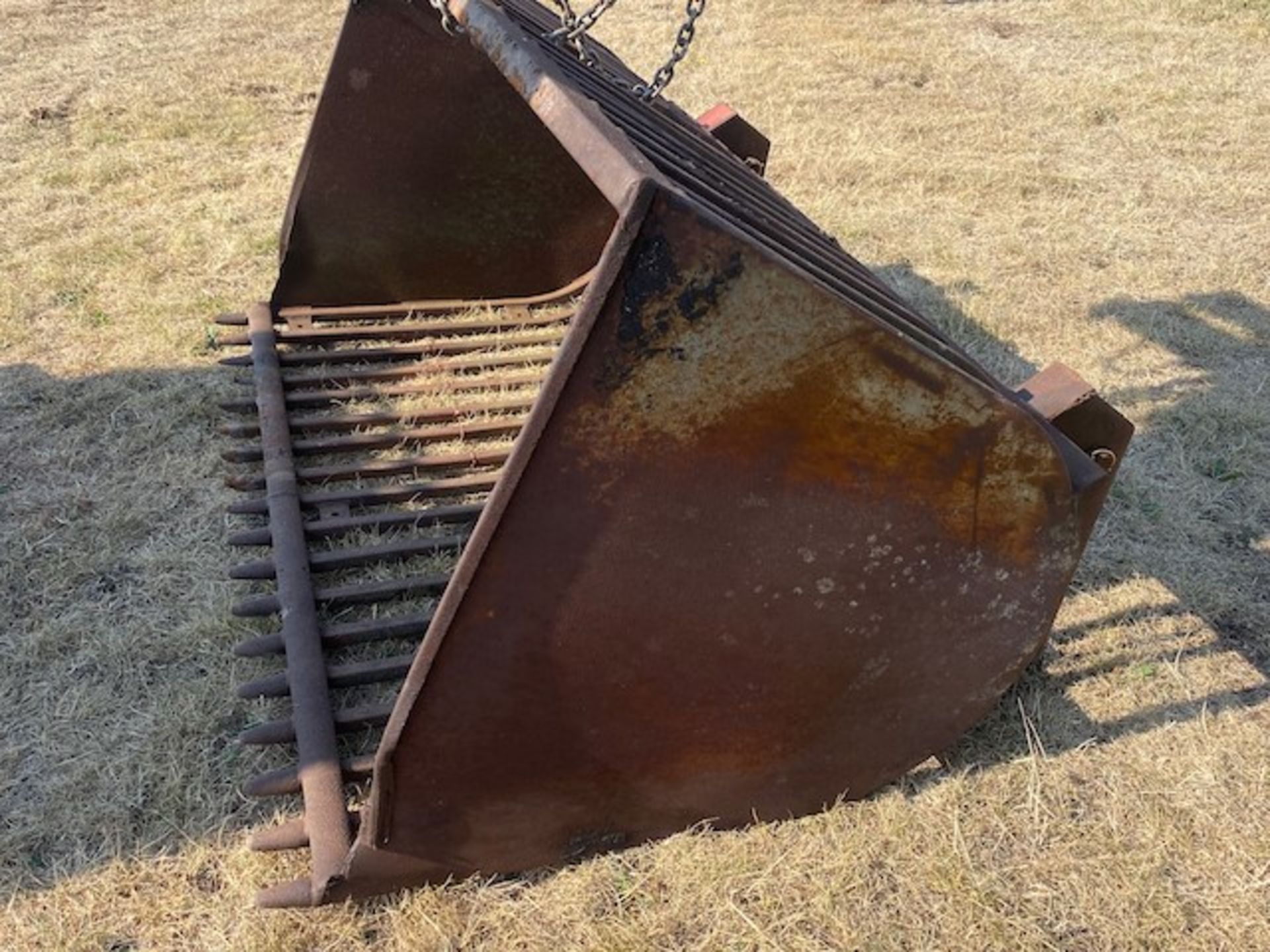 6' RIDDLE BUCKET TO SUIT LOGS/ BEET ETC - Image 6 of 8