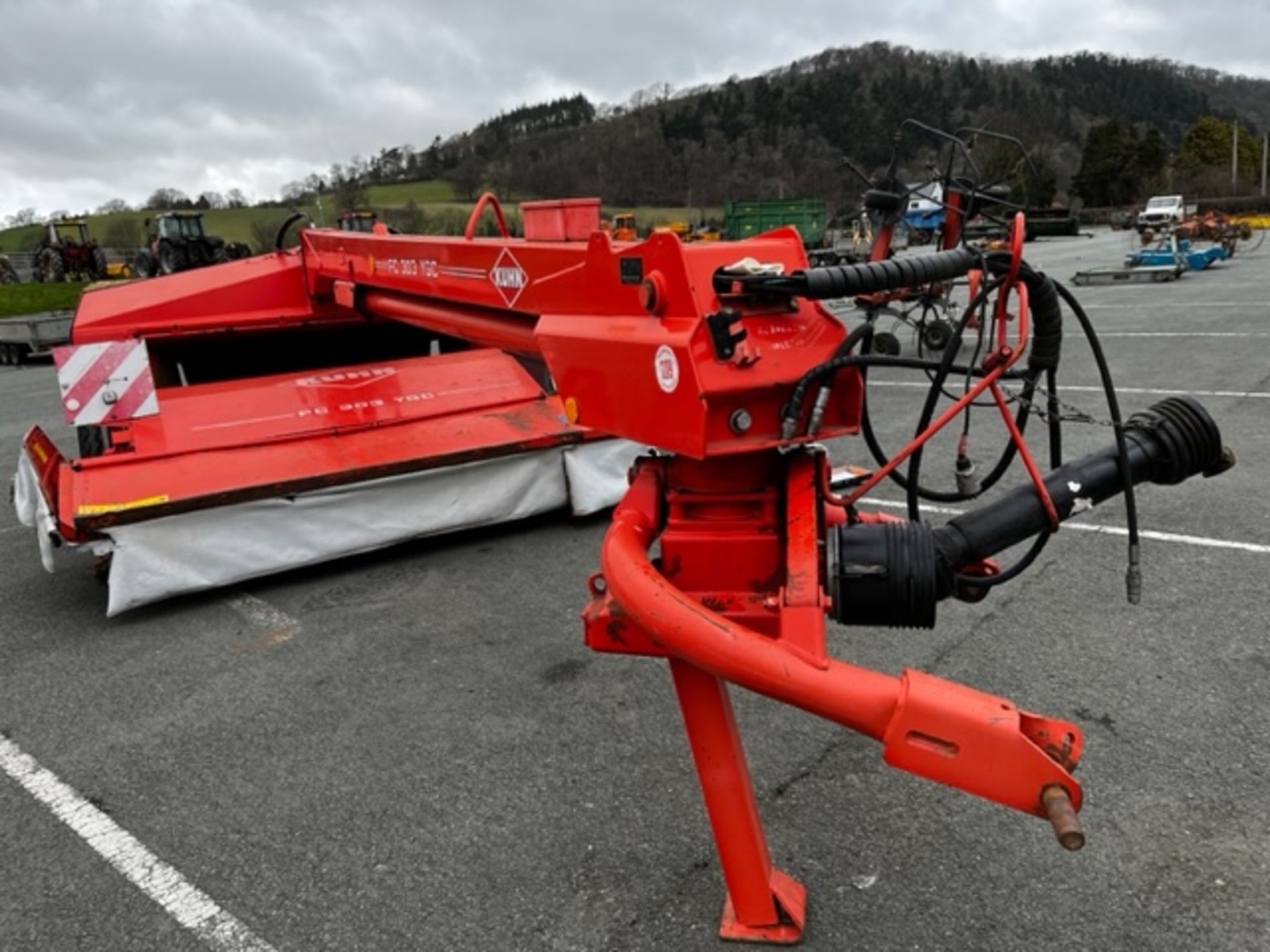 KUHN TRAILED MOWER WITH CONDITIONER - Image 2 of 5