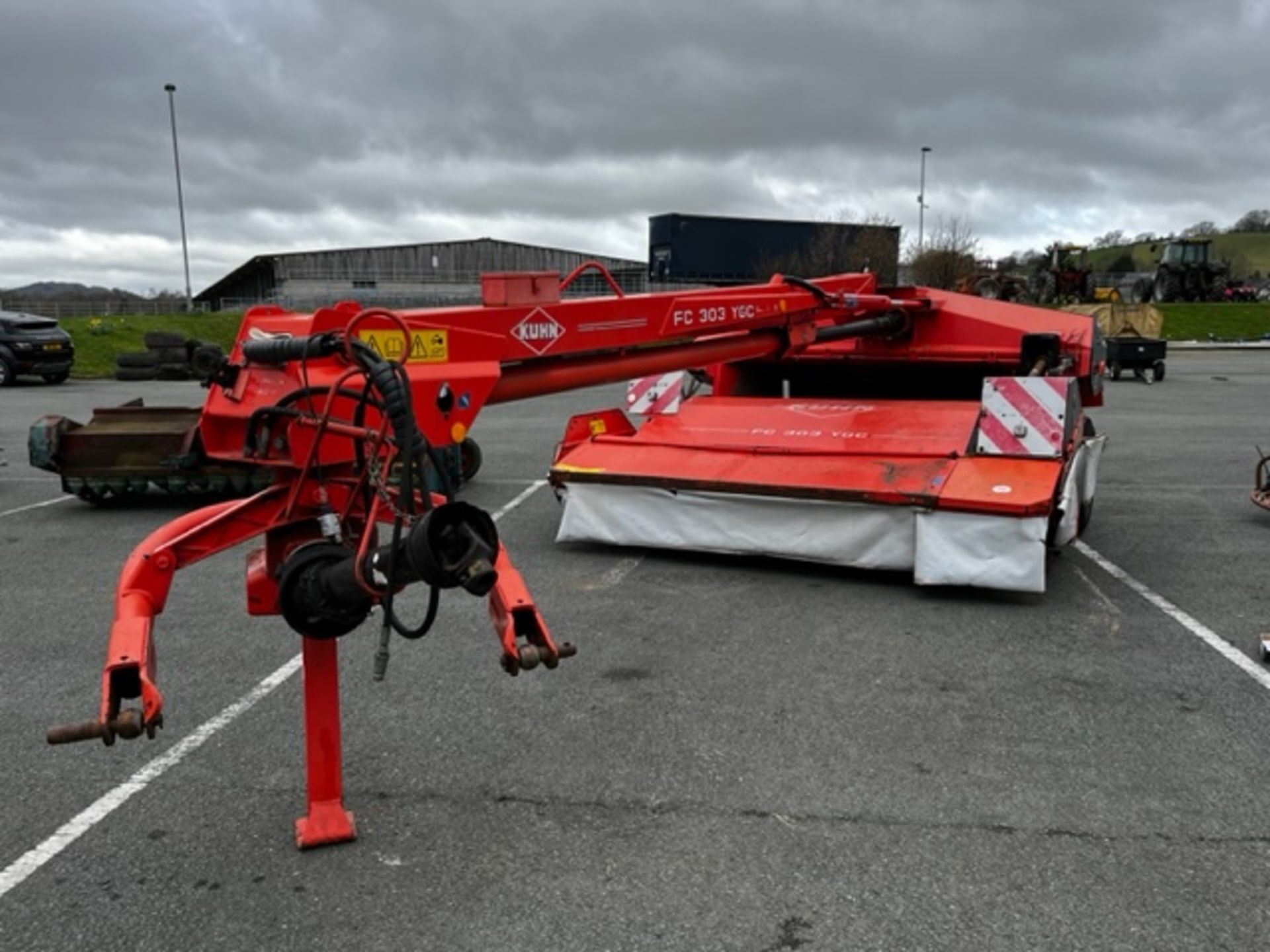 KUHN TRAILED MOWER WITH CONDITIONER