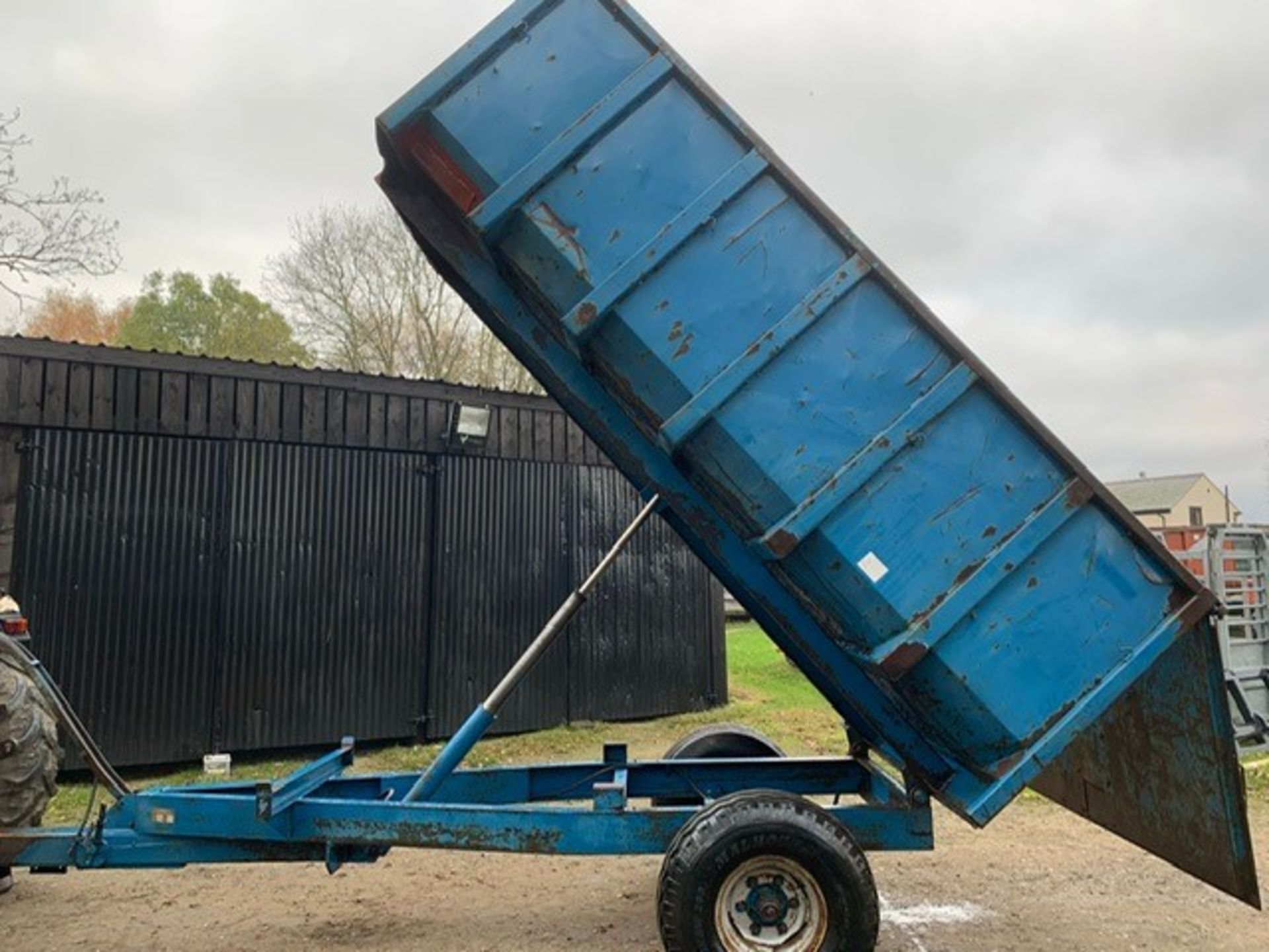 HENTON 6 TON TIPPING TRAILER - Image 2 of 6