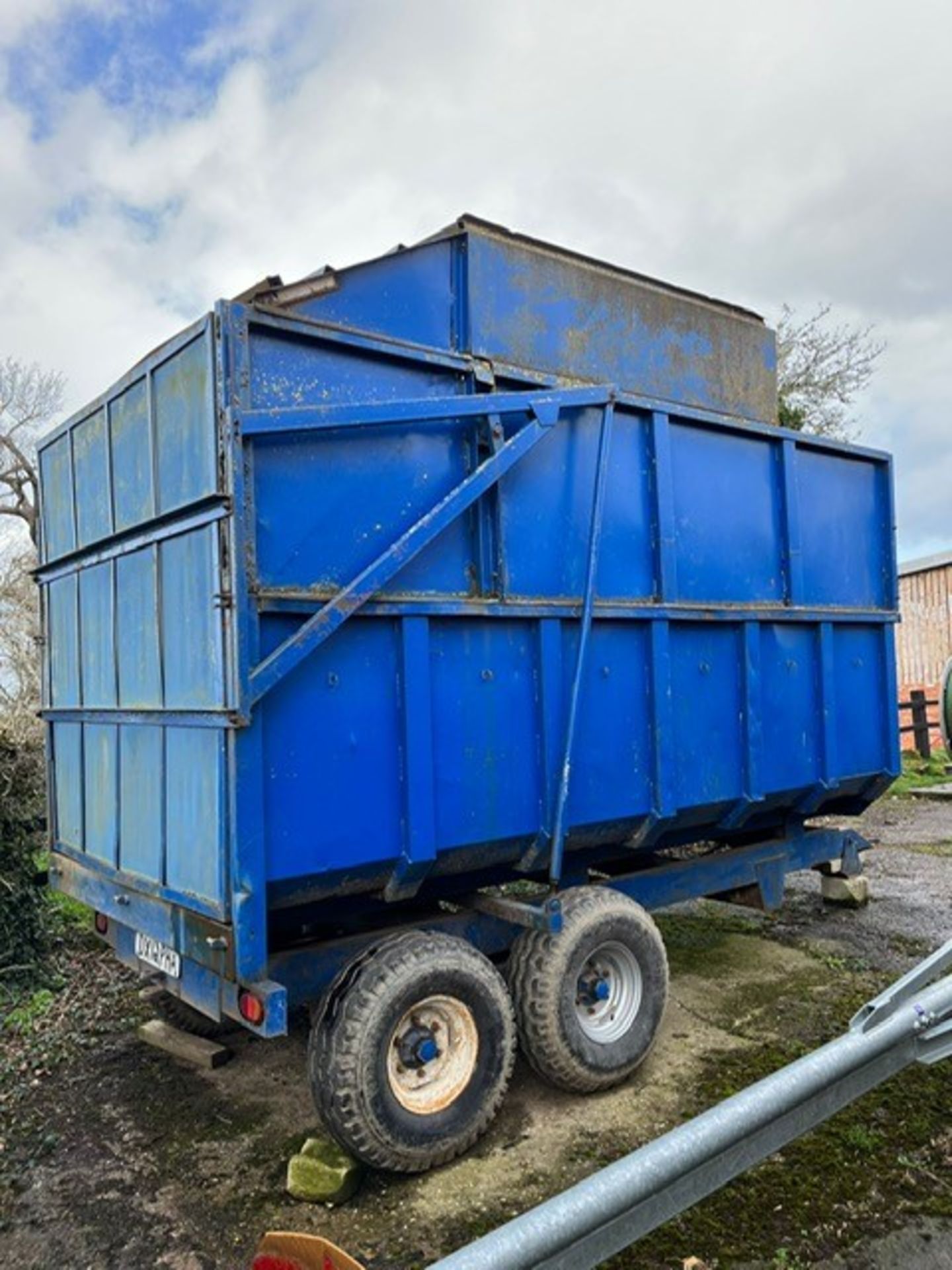 8 TON SILAGE TRAILER - Image 2 of 11