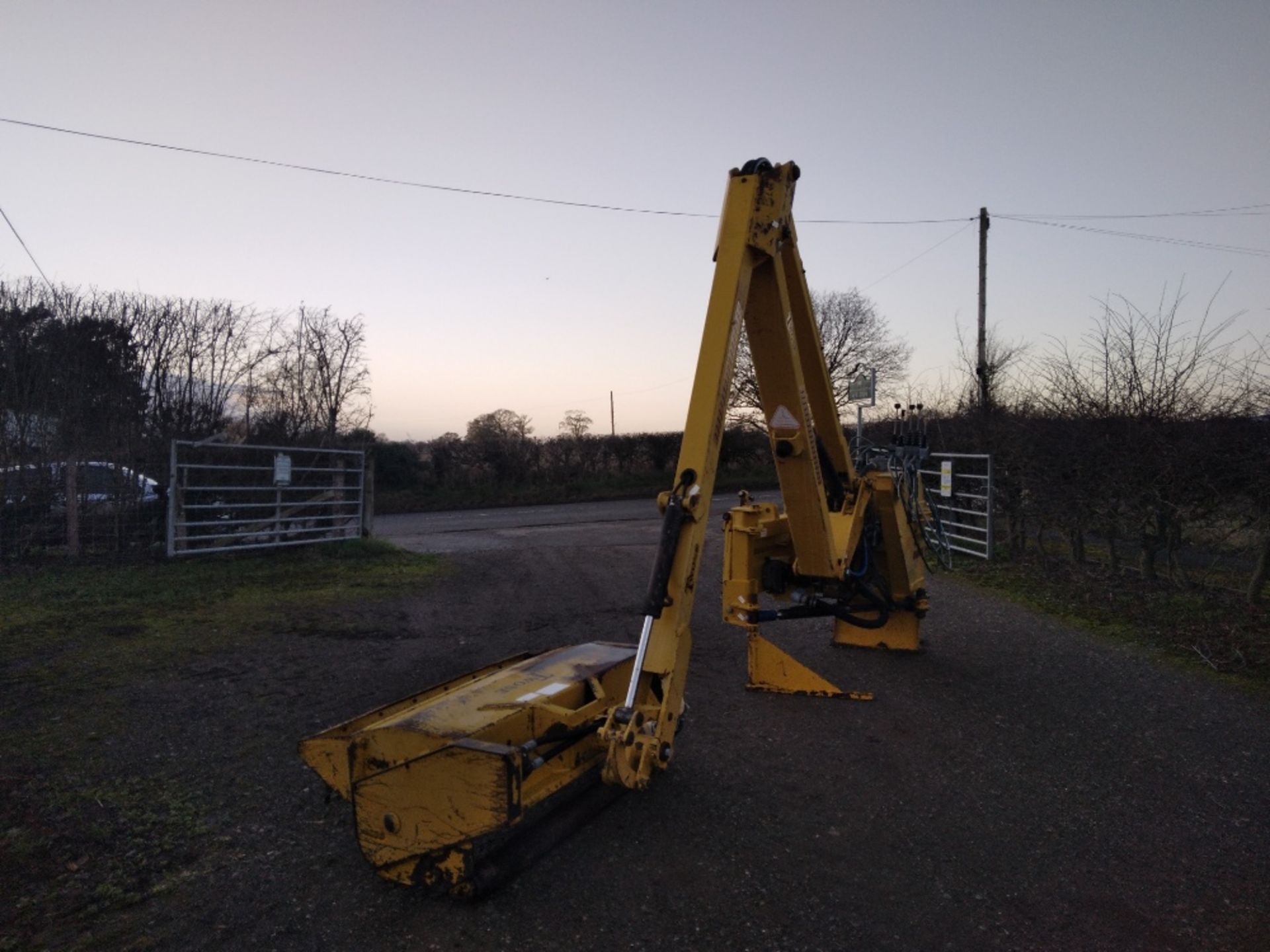 TWOSE 520 HEDGE CUTTER - Image 3 of 15