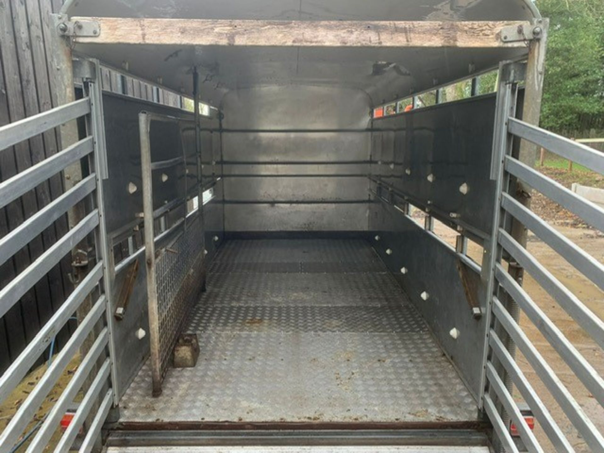 IFOR WILLIAMS 12X5 TWIN AXLE LIVESTOCK - Image 2 of 6