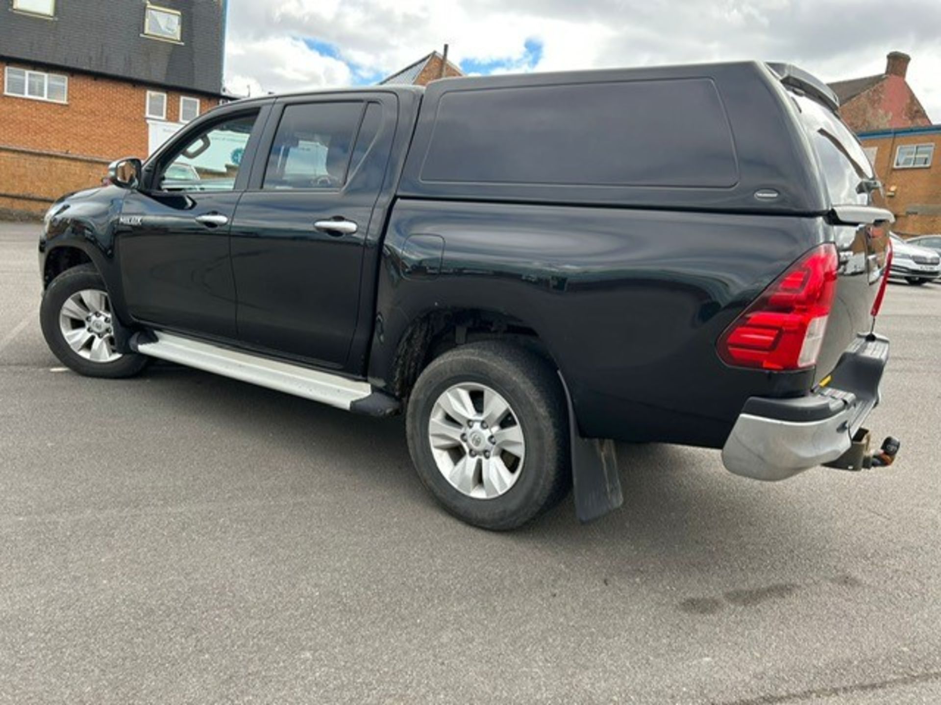 2018 TOYOTA HILUX DOUBLE CAB PICKUP - Image 4 of 8