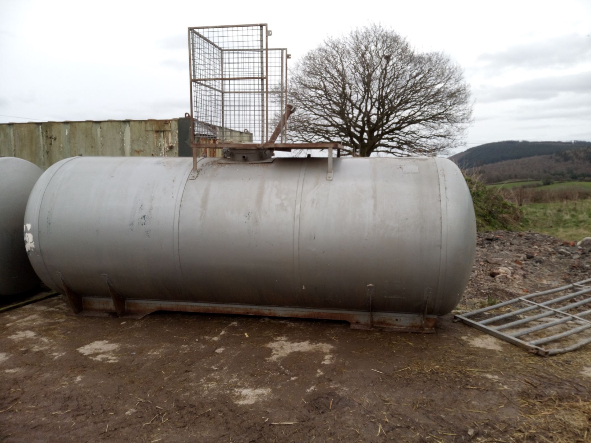 INSULATED STAINLESS STEEL TANK 2000 GAL