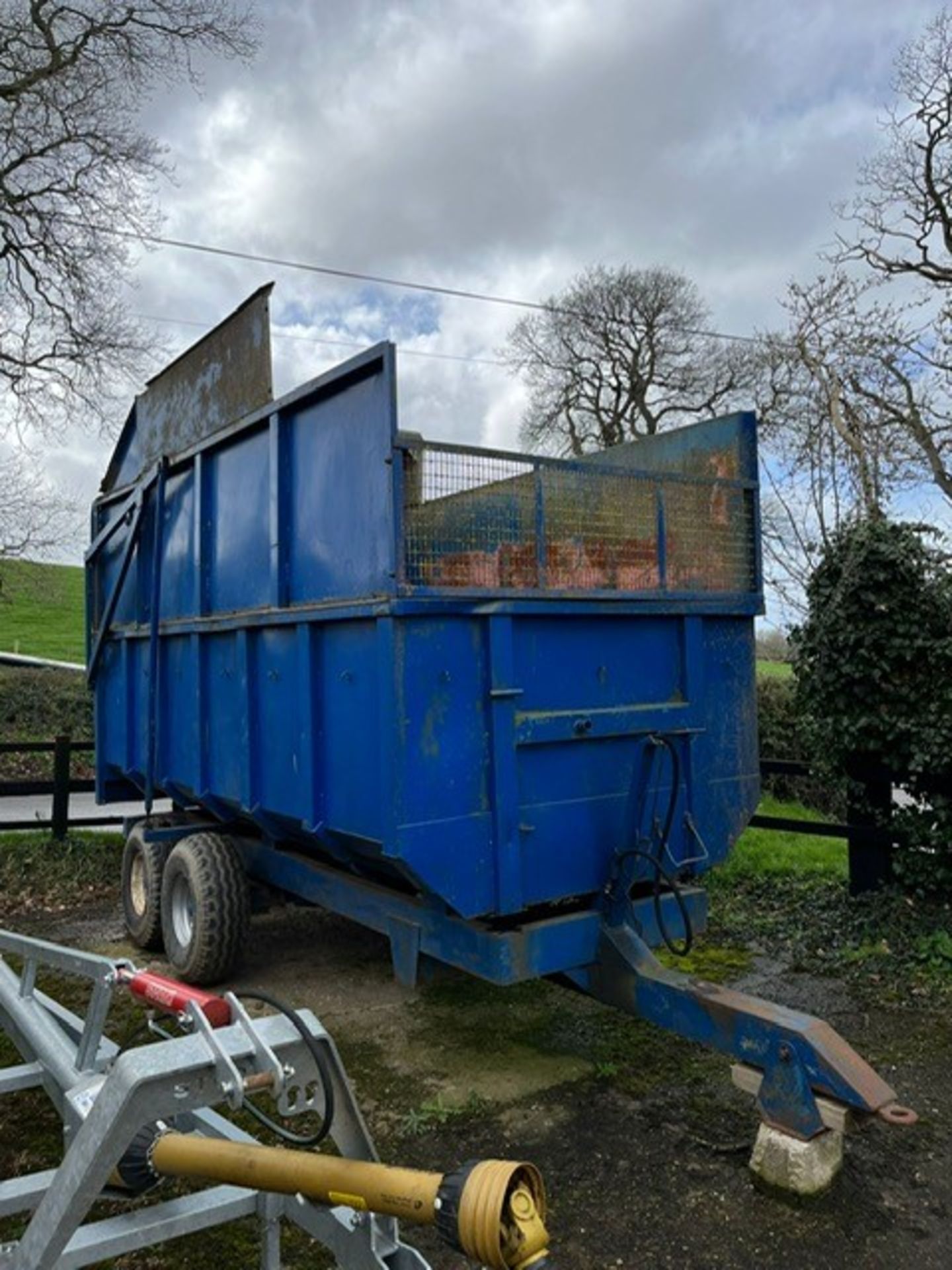 8 TON SILAGE TRAILER