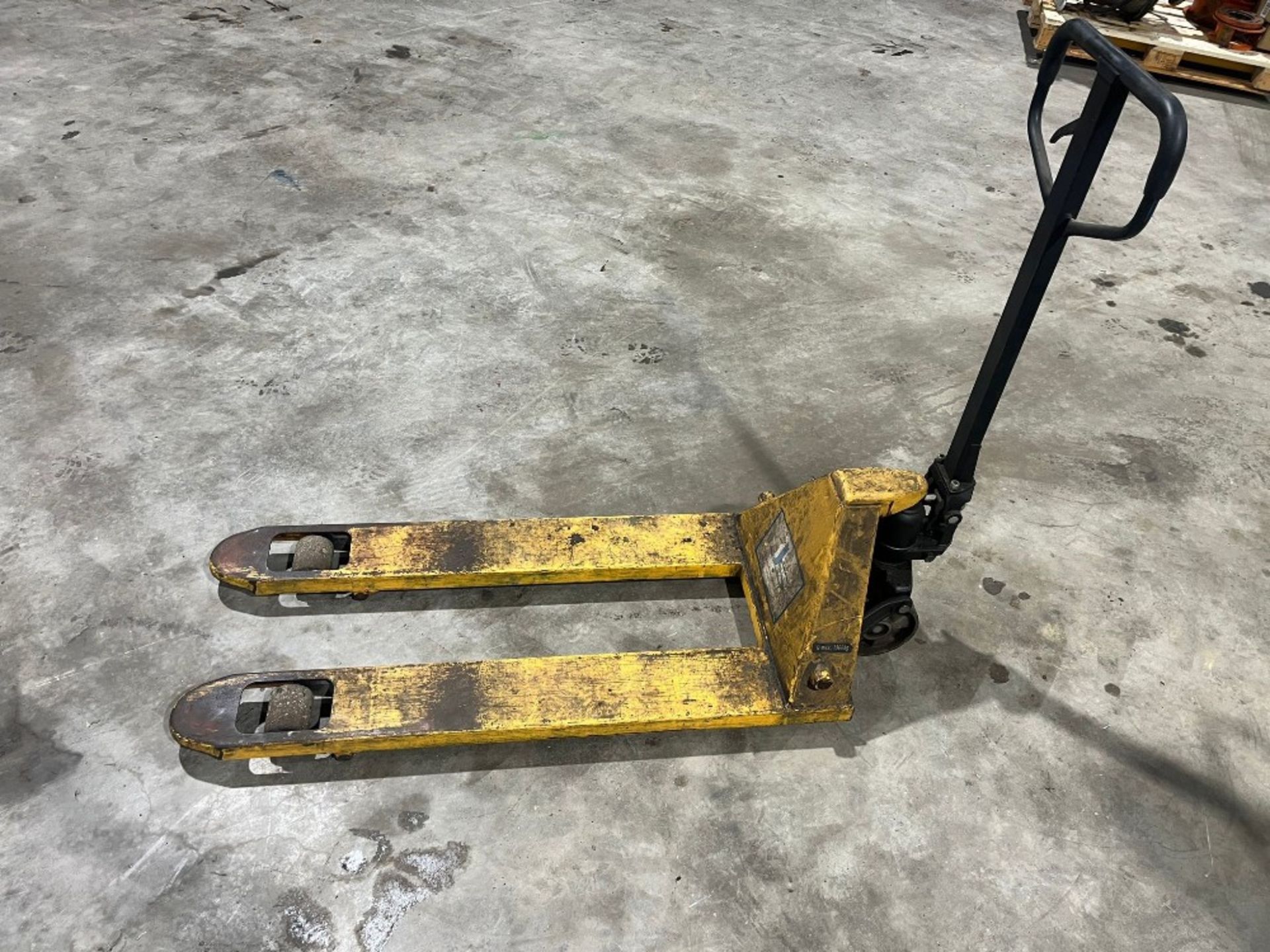 HAND PALLET TRUCK