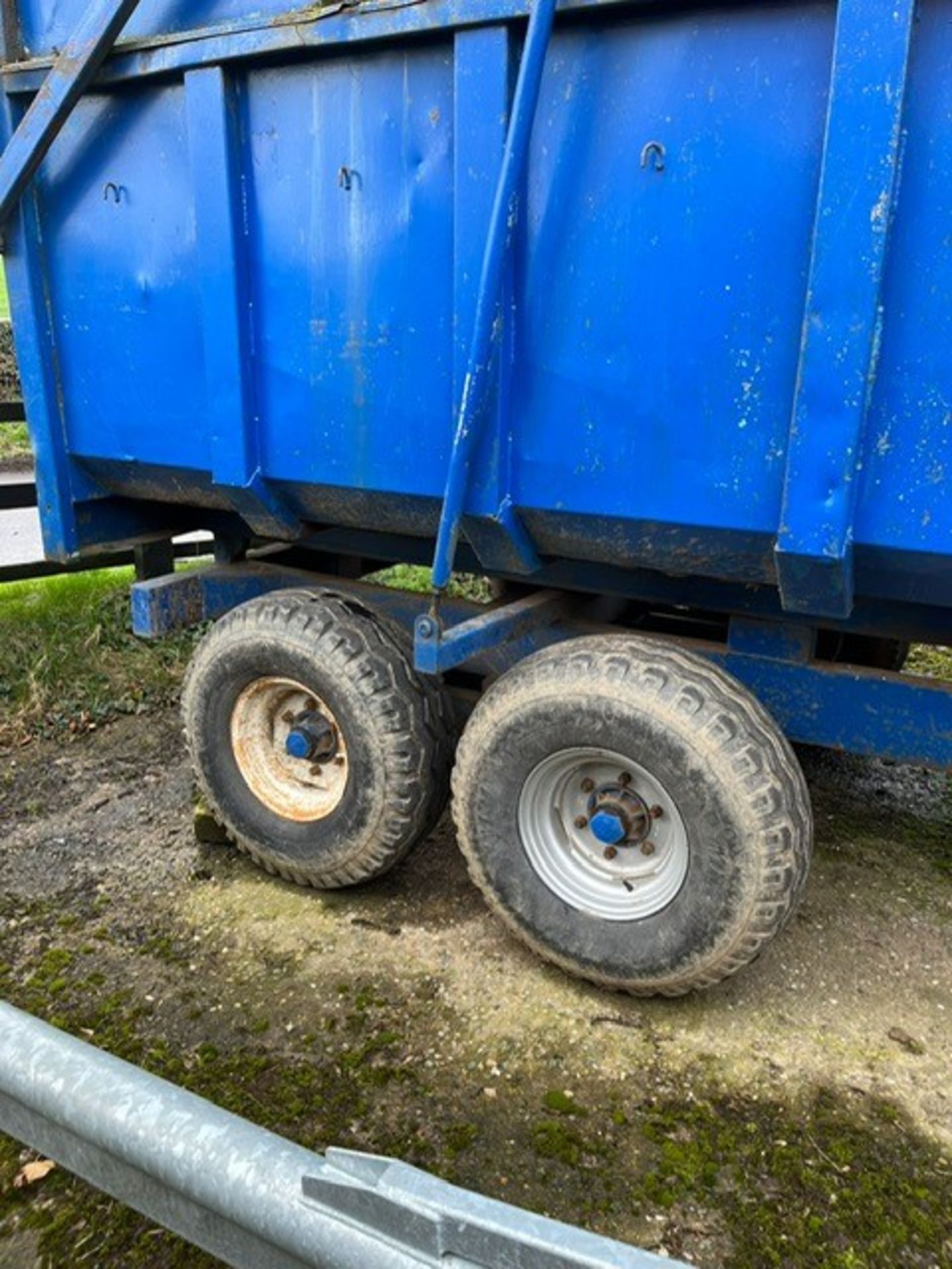 8 TON SILAGE TRAILER - Image 4 of 11