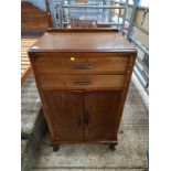 1930'S OAK CHEST OF 2 DRAWERS & CUPBOARD