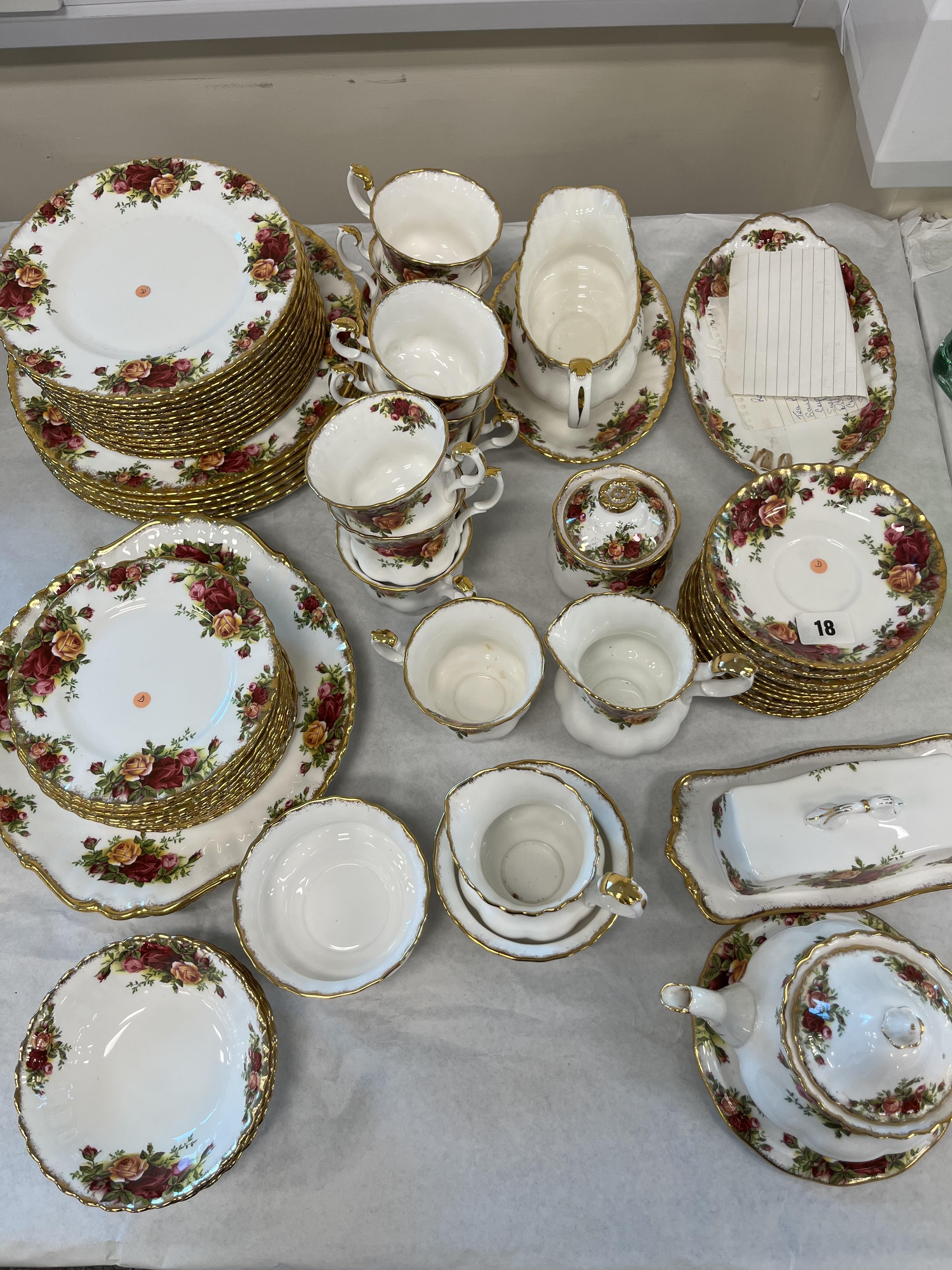 ROYAL ALBERT DINNER AND TEA SERVICE