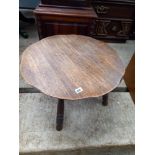 CIRCULAR OAK COFFEE TABLE