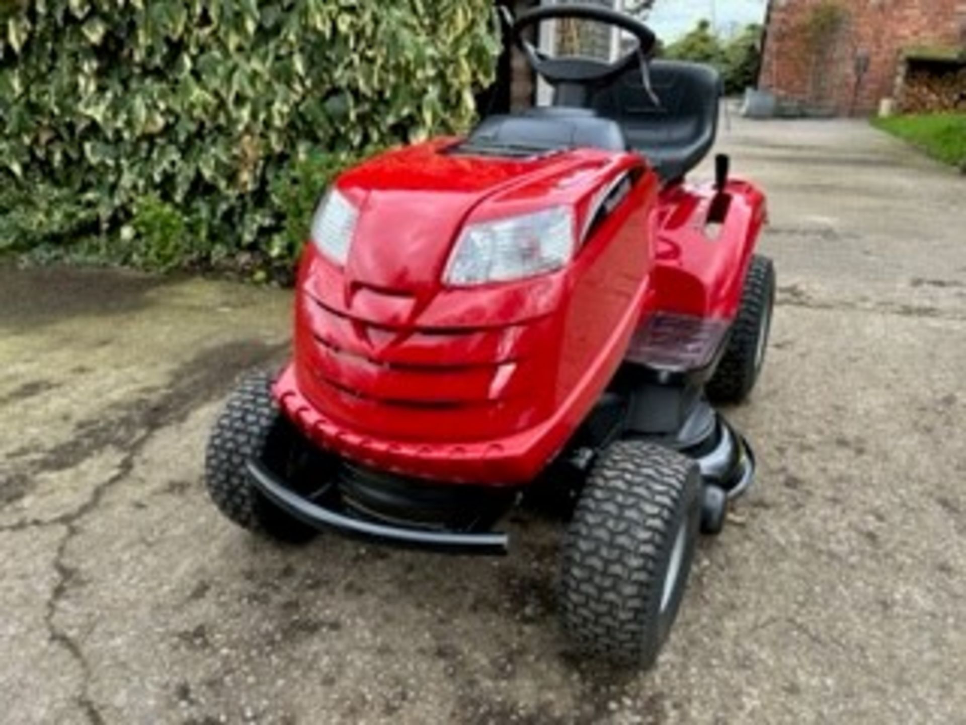 MOUNTFIELD T38 RIDE ON MOWER, 38" SIDE D - Image 5 of 10