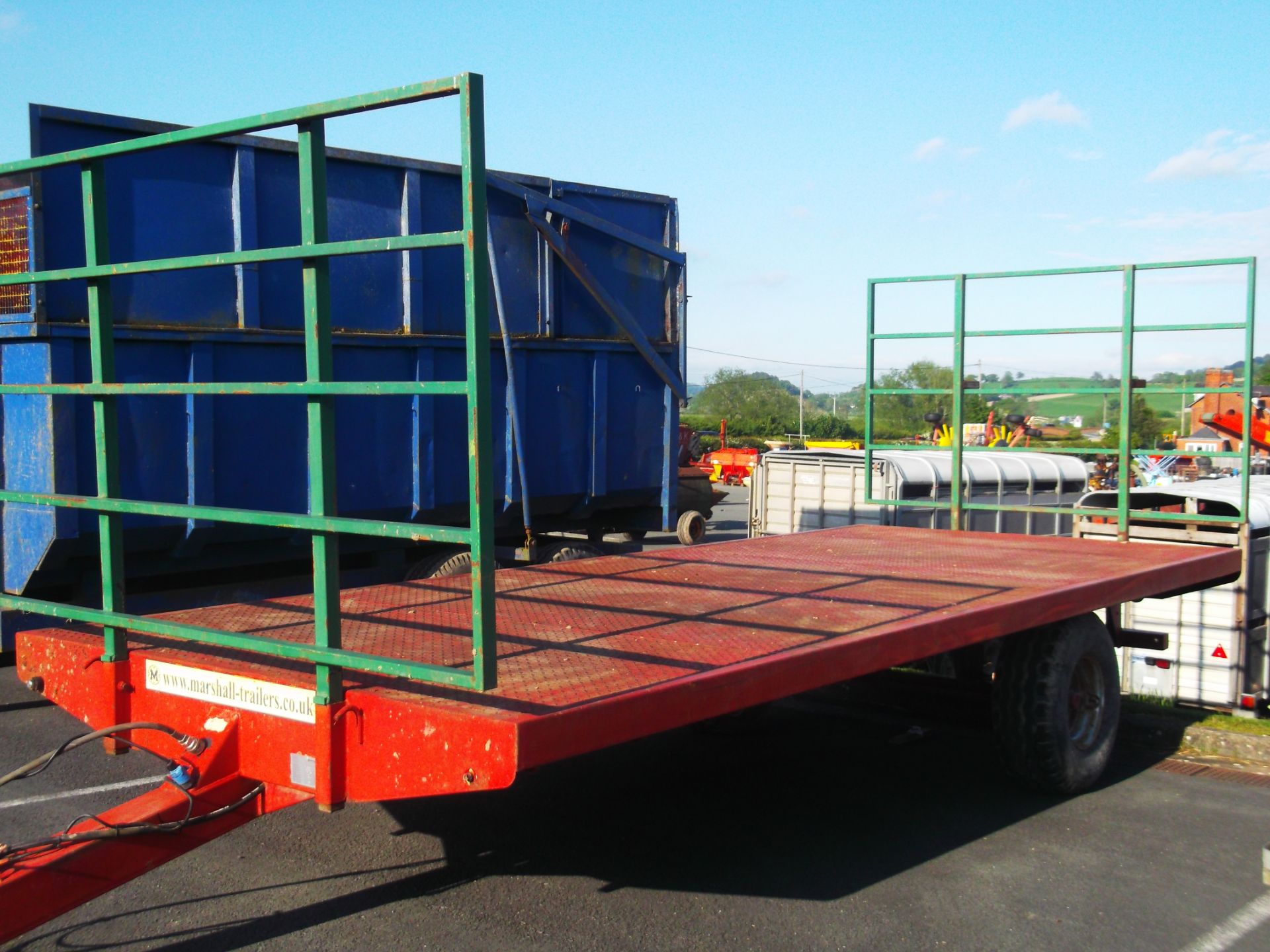 MARSHALL 18' BALE TRAILER WITH LIFT AXLE - Image 2 of 3