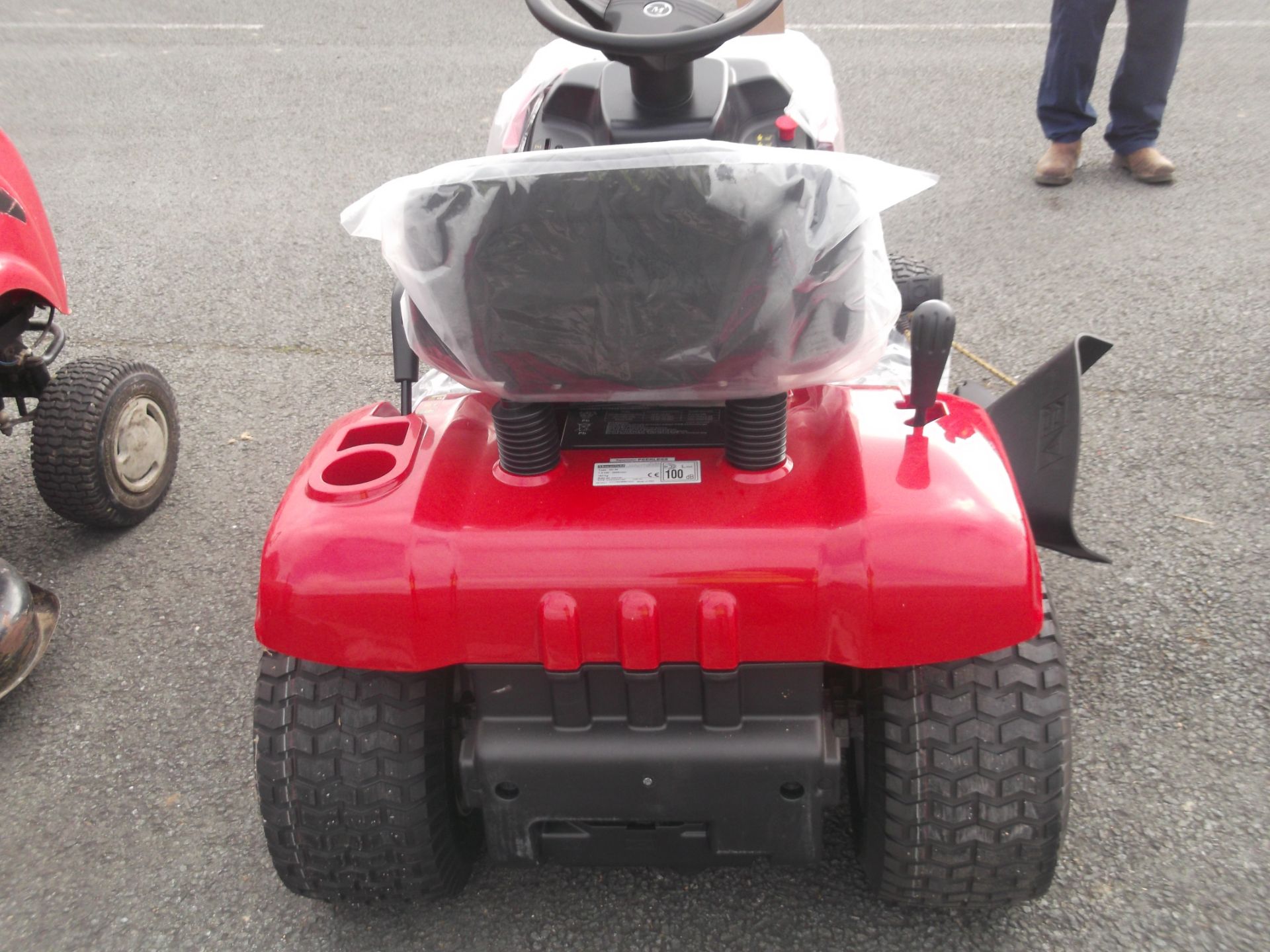 MOUNTFIELD T38 RIDE ON MOWER, 38" SIDE D - Image 3 of 10