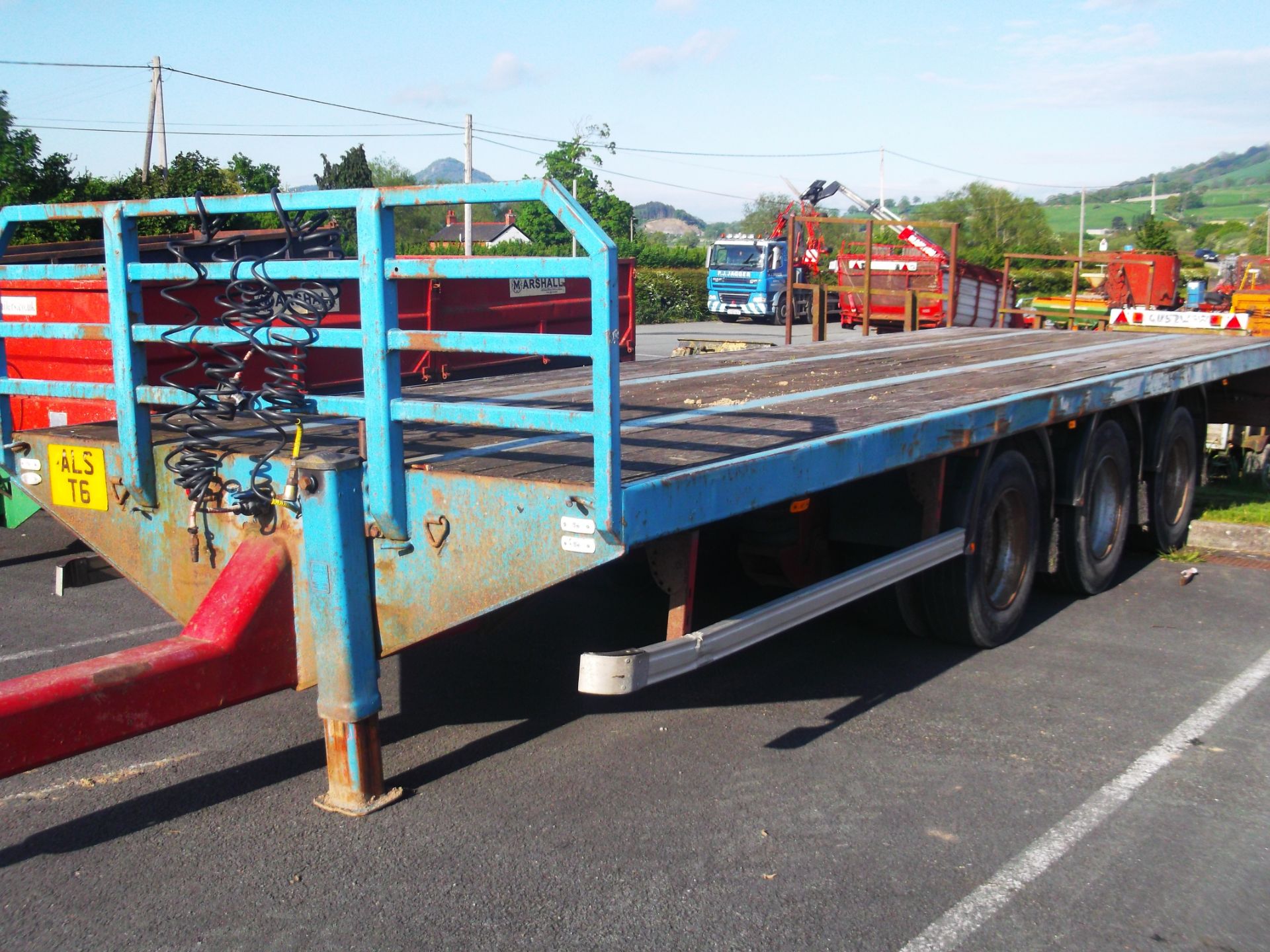 TRI AXLE FLAT TRAILER - Image 2 of 4