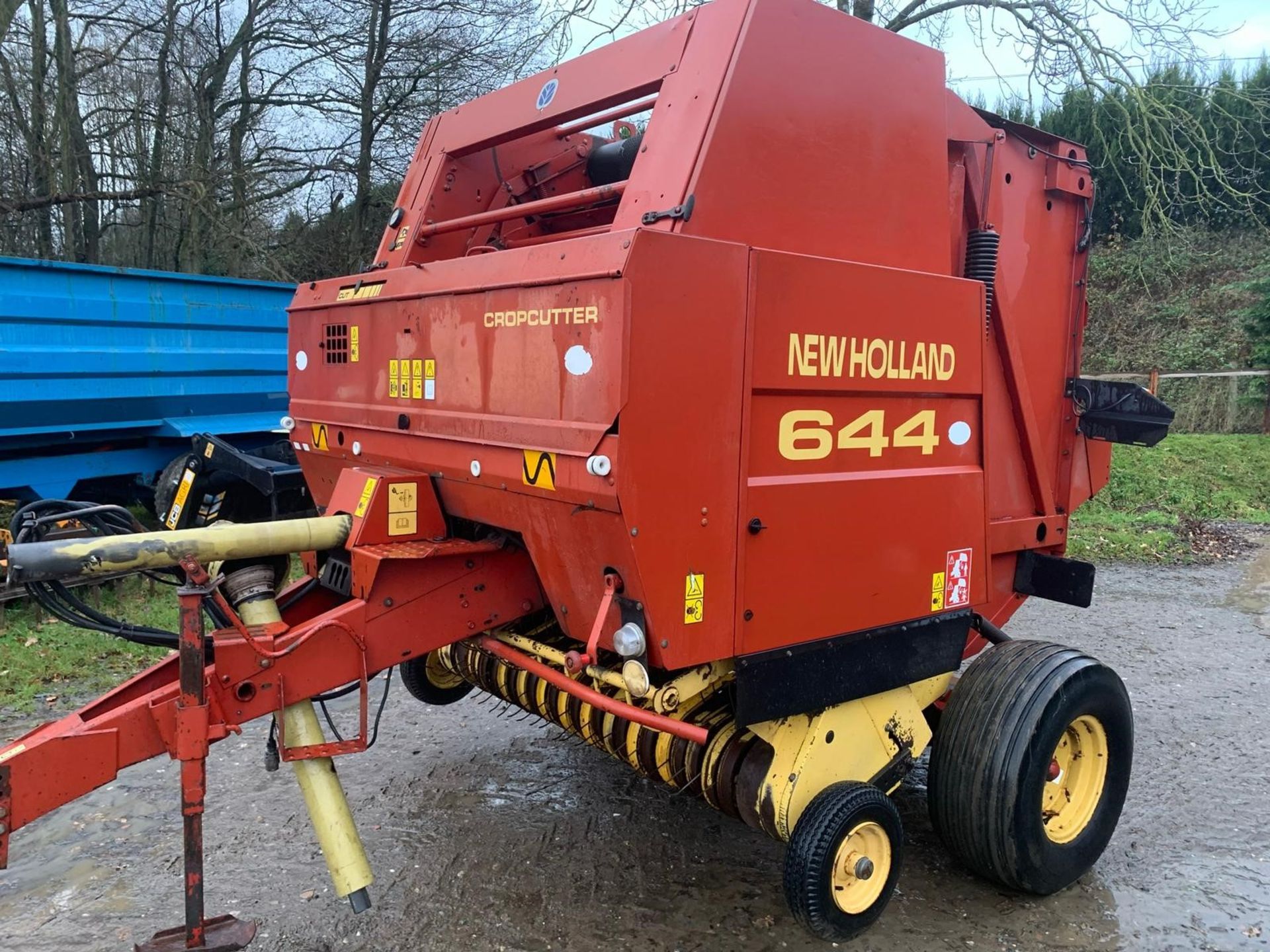 NEW HOLLAND 644 ROUND BALER - NET WRAP - Image 7 of 7