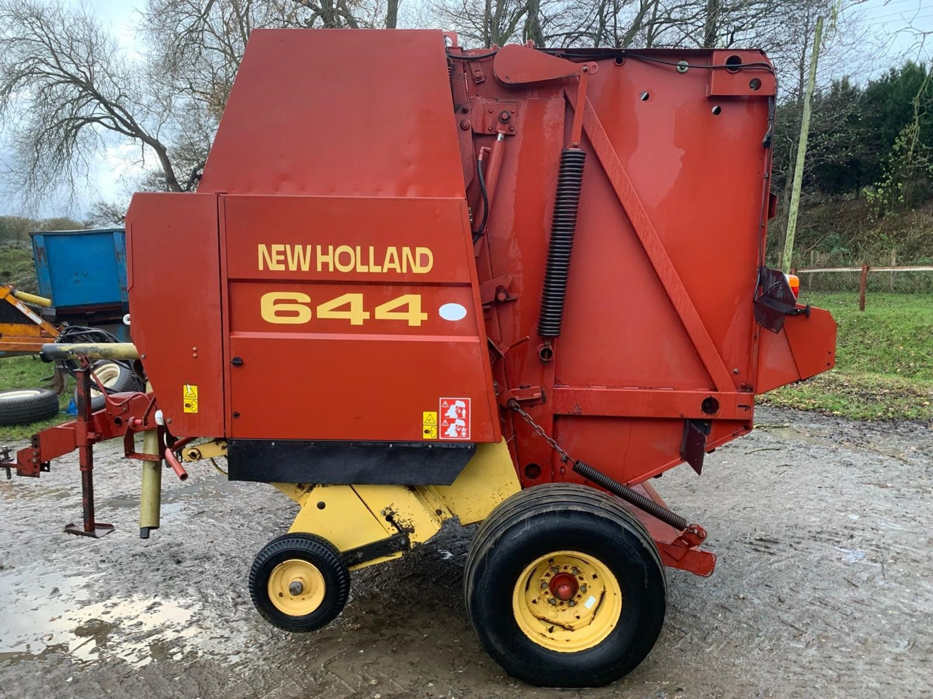 NEW HOLLAND 644 ROUND BALER - NET WRAP - Image 6 of 7