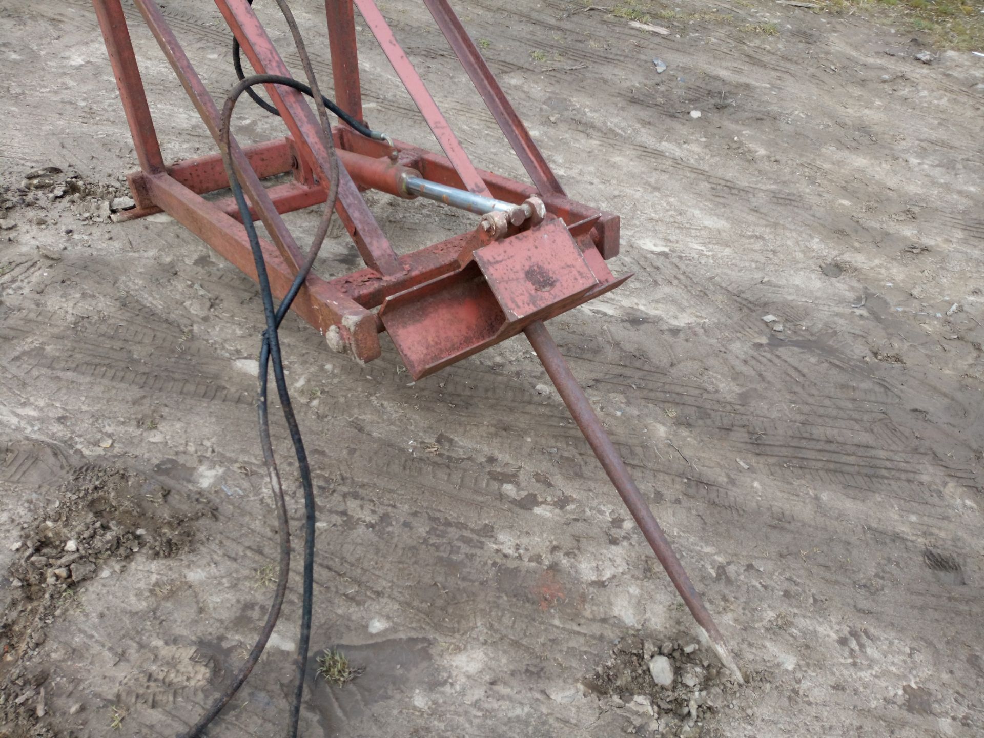 REAR BALE SPIKE, NEEDS NEW PIPES - Image 3 of 3