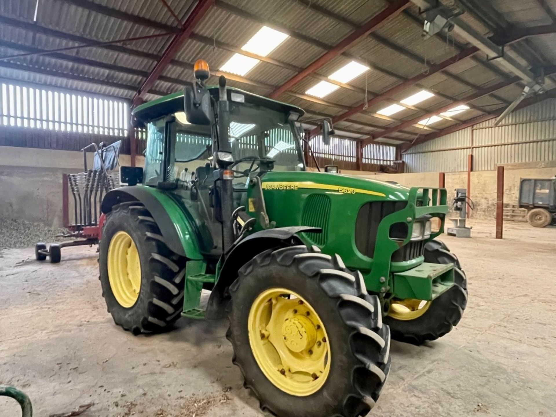 2008 JOHN DEERE 5620 4WD TRACTOR - Image 10 of 15