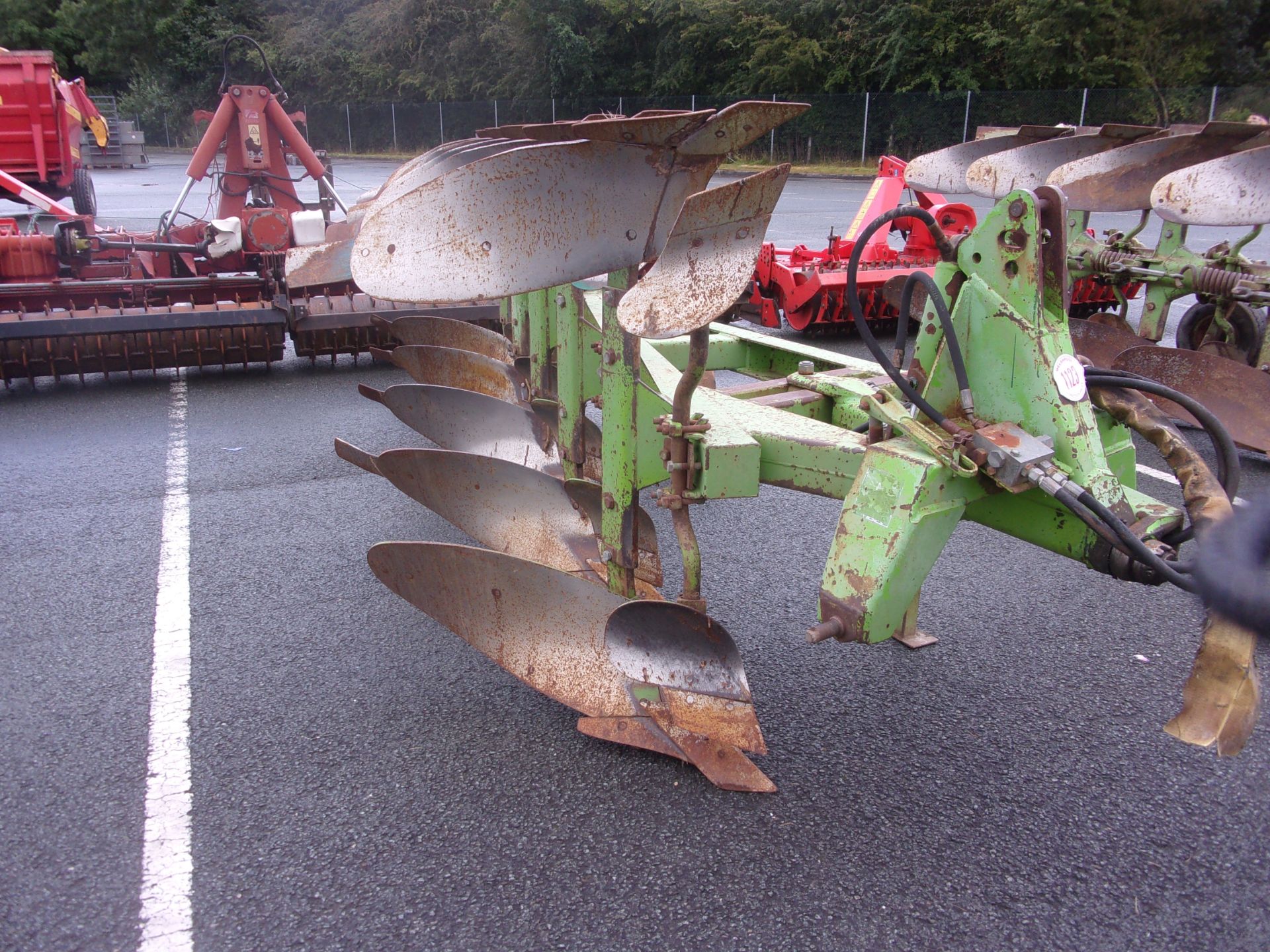 4 FURROW AUTO RESET DOWDESWELL PLOUGH - Image 3 of 3