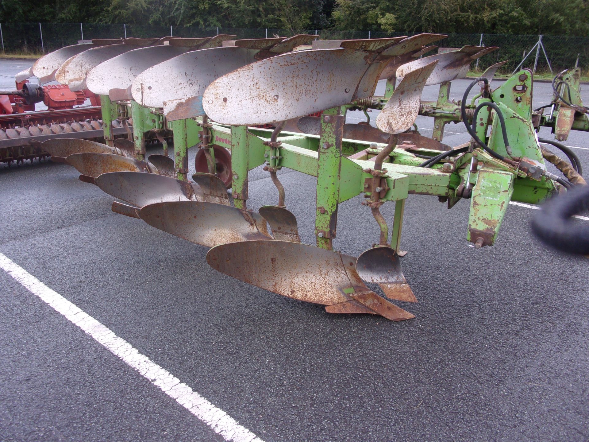 4 FURROW AUTO RESET DOWDESWELL PLOUGH - Image 2 of 3