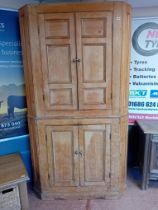 LARGE VICTORIAN PINE CORNER CUPBOARD