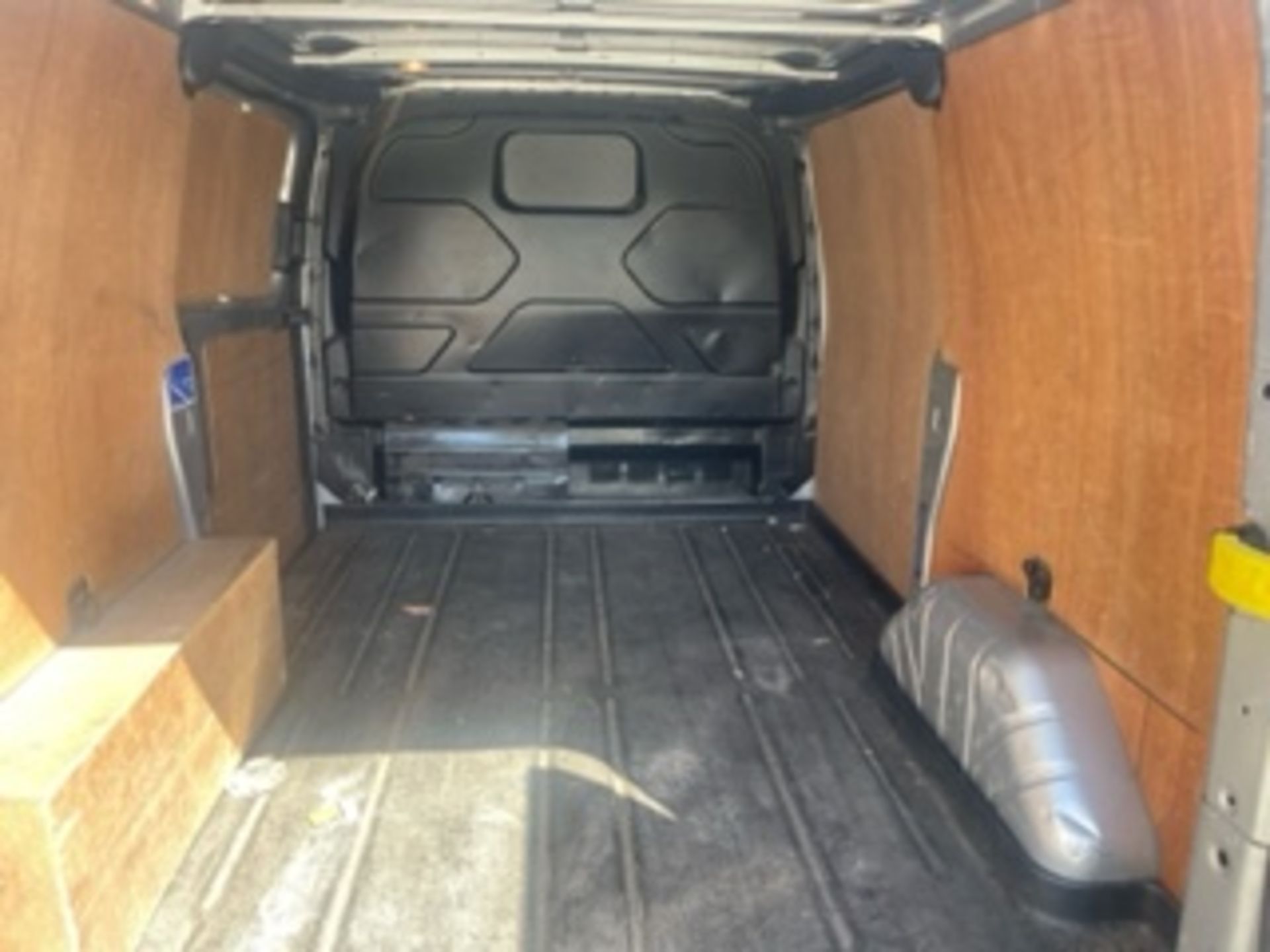 FORD TRANSIT CUSTOM 270 TREND ETECH VAN - Image 4 of 8