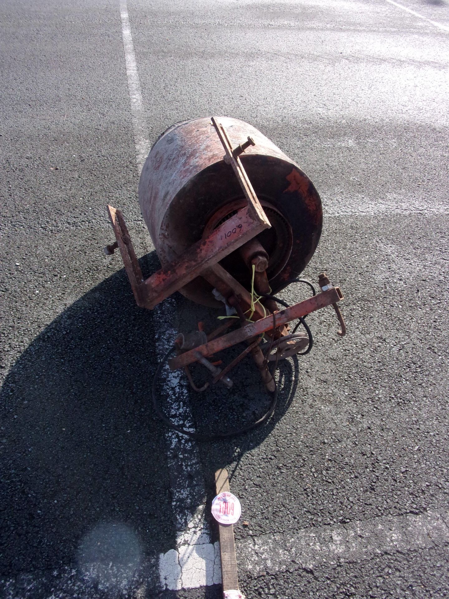 MOUNTED CONCRETE MIXER - Image 3 of 3