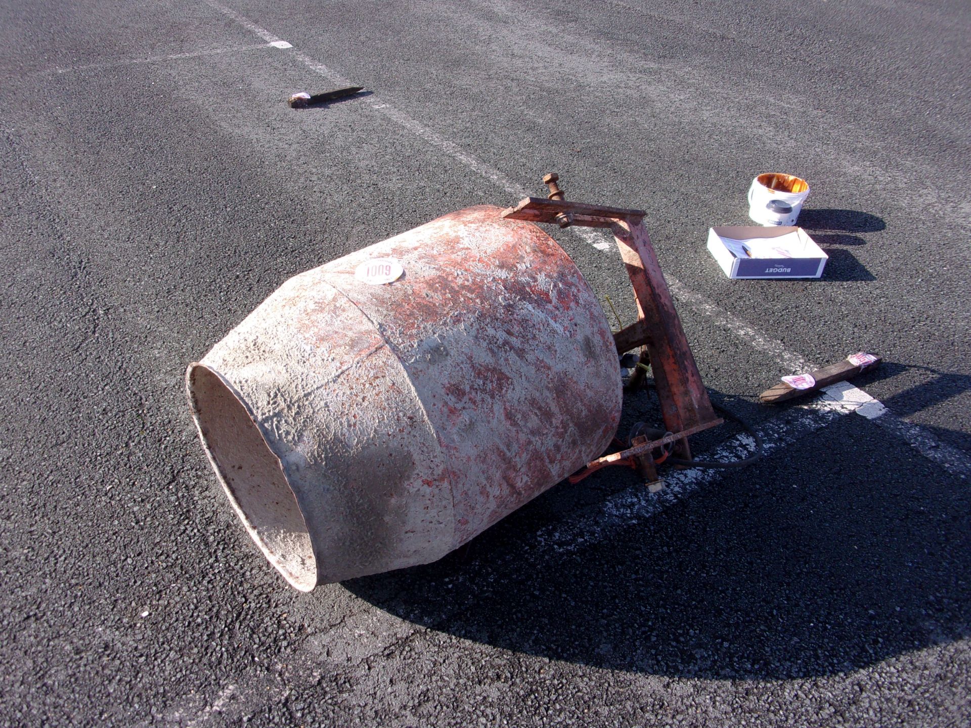 MOUNTED CONCRETE MIXER - Image 2 of 3