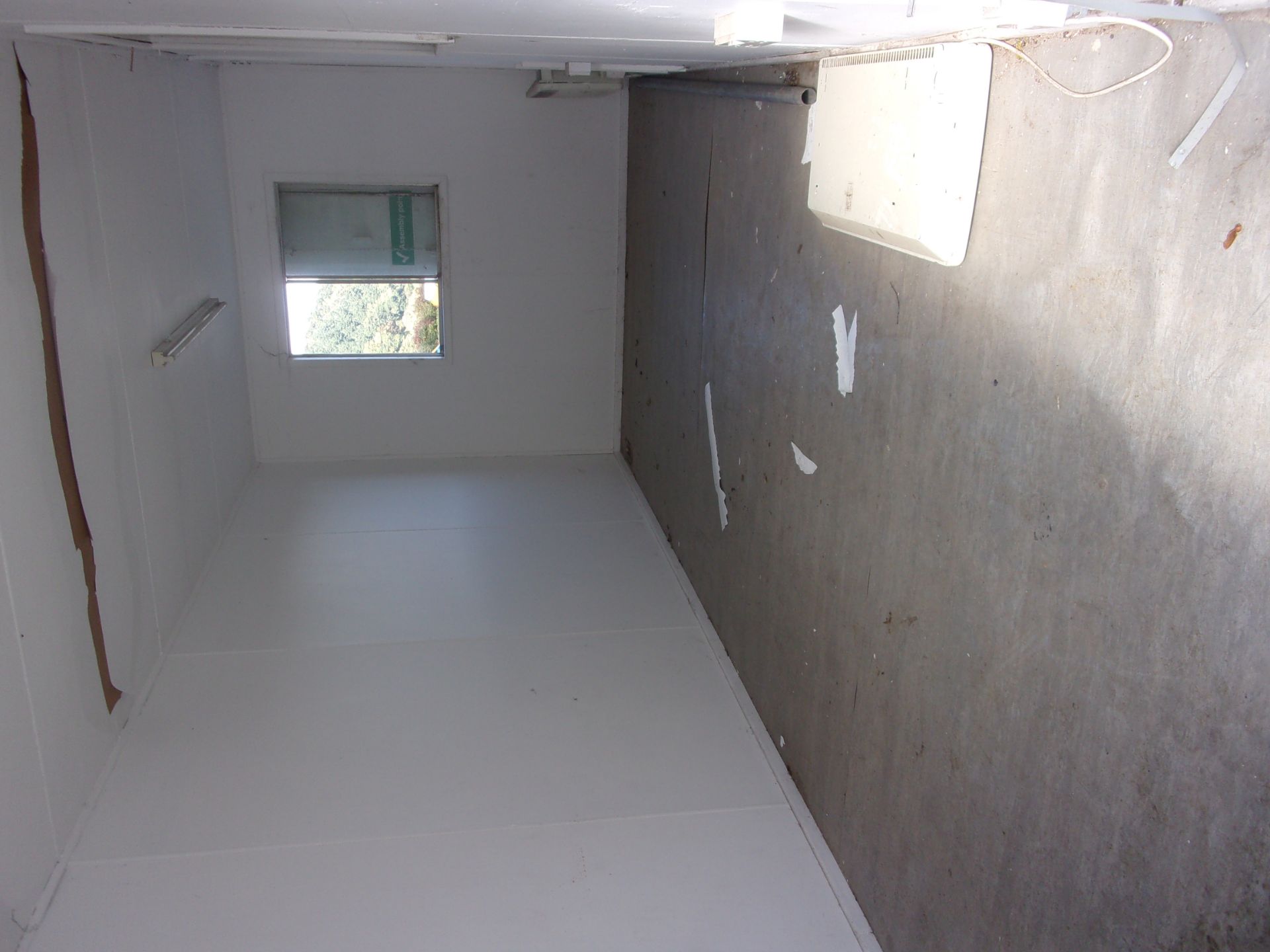 21' X 8' OFFICE WITH KEYS - Image 3 of 5