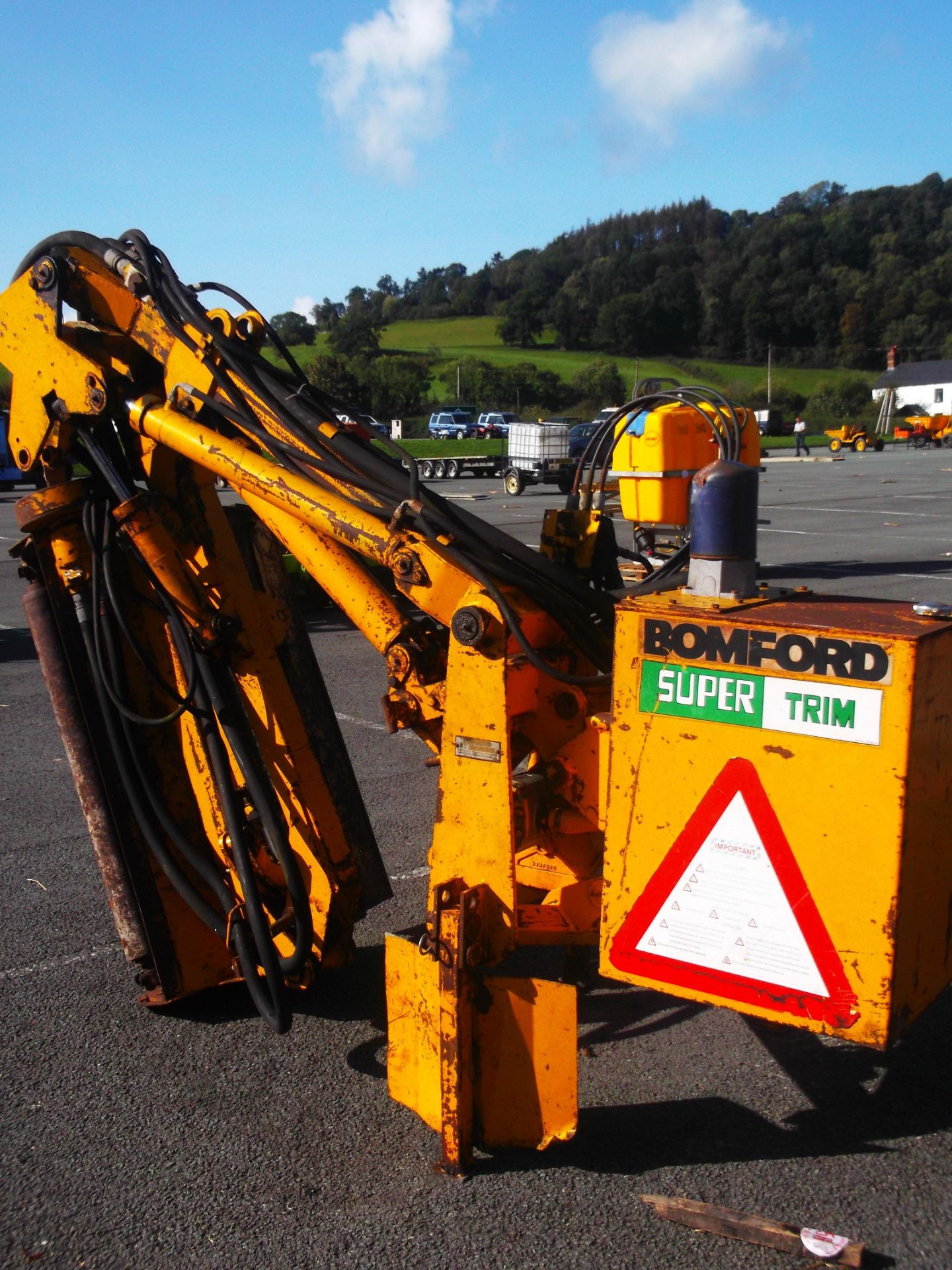 BOMFORD TRACTOR MOUNTED HEDGECUTTER - Image 3 of 3