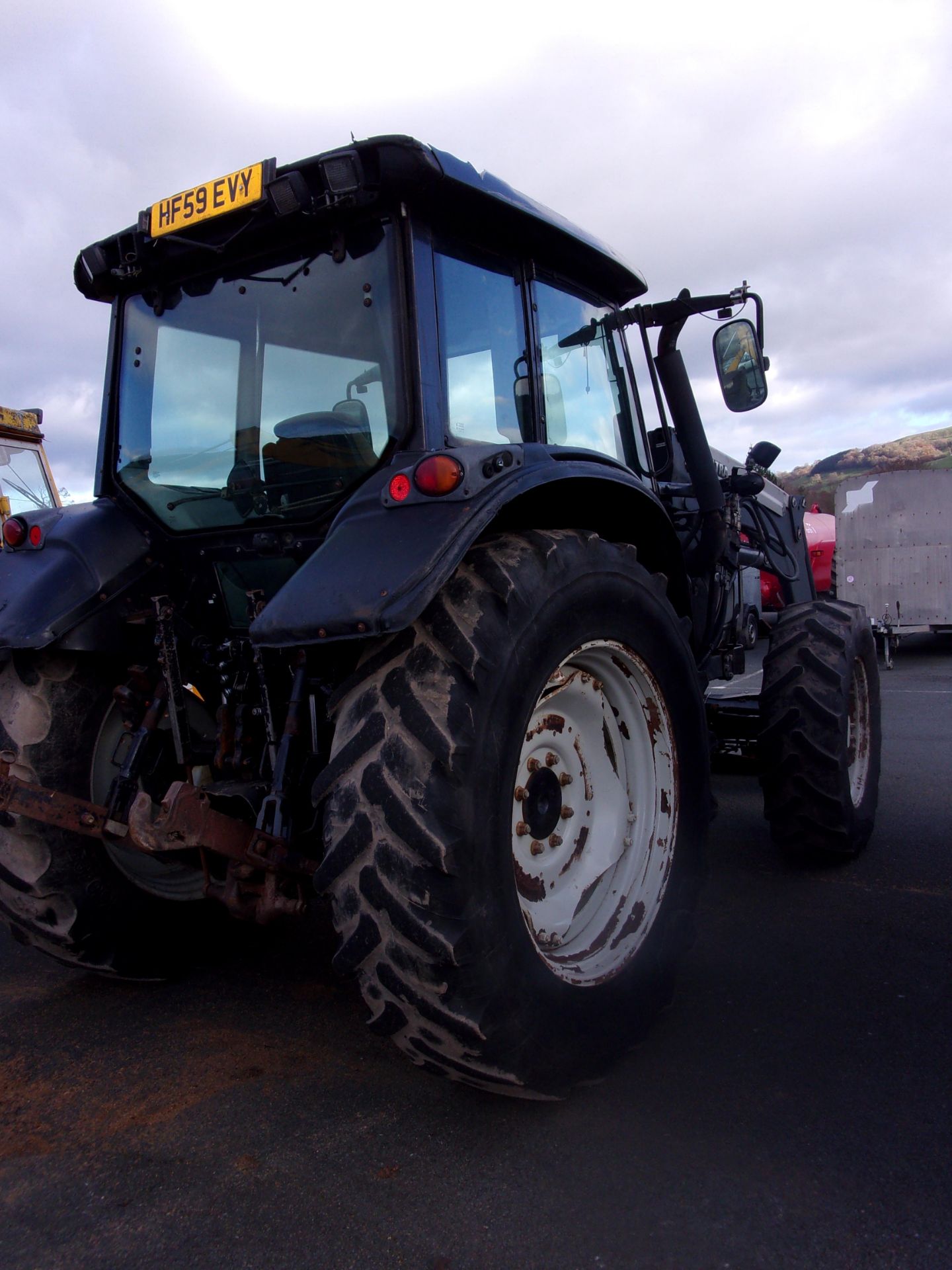 VALTRA TRACTOR WITH LOADER - Image 5 of 5