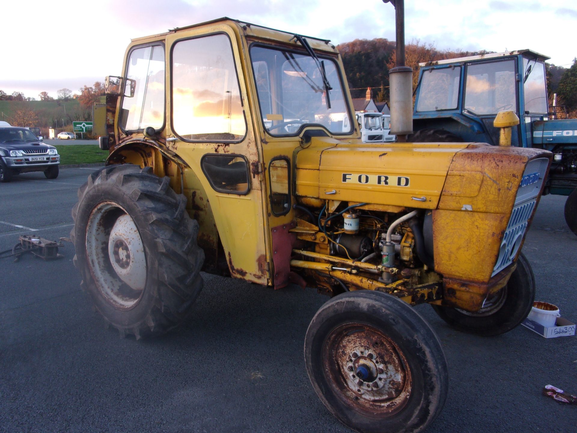FORD 3300 HIGHWAY TRACTOR . 2WD - Image 2 of 5