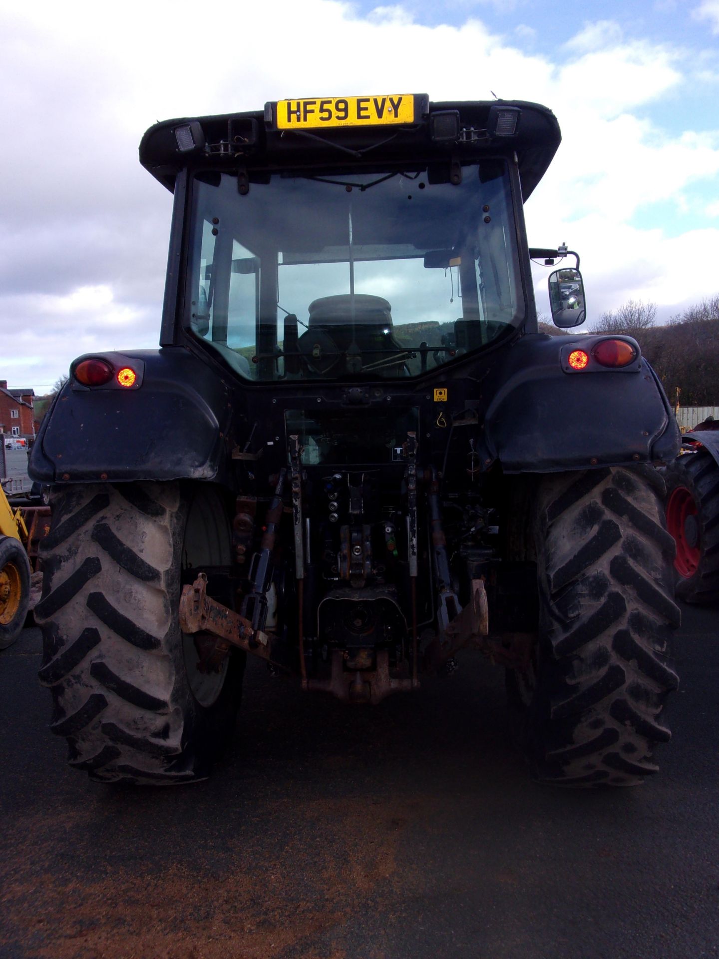 VALTRA TRACTOR WITH LOADER - Image 3 of 5