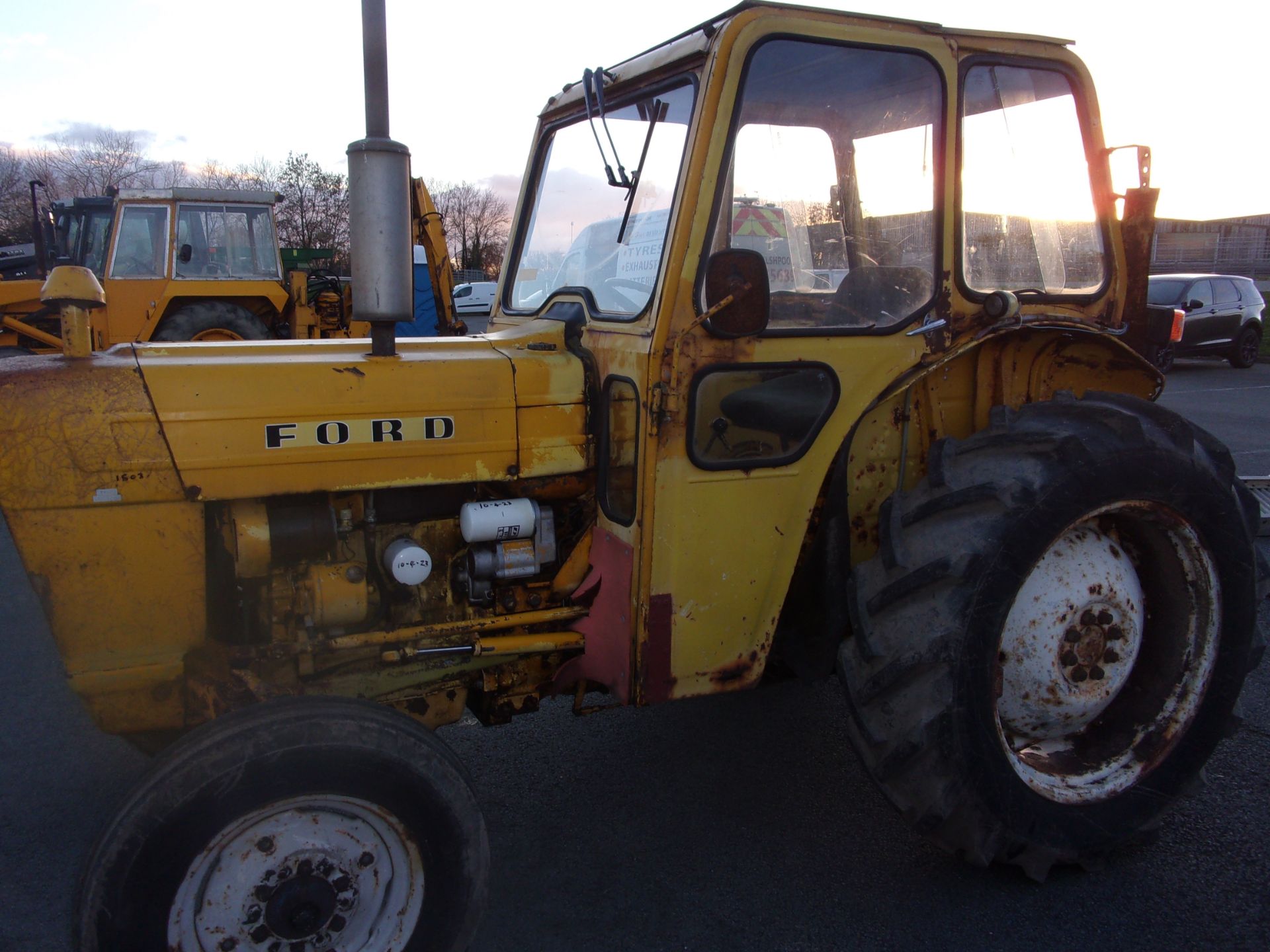 FORD 3300 HIGHWAY TRACTOR . 2WD - Image 3 of 5