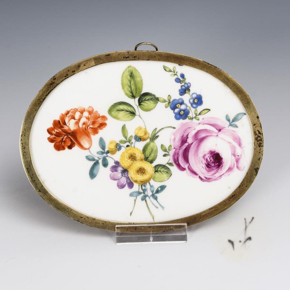 Kleines Porzellanbild mit Blumenmalerei. Meissen.