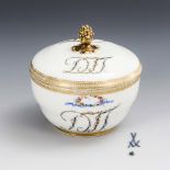 Zuckerdose mit Monogramm. Meissen.