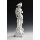 Jugendstil-Biskuitfigur: Junge Frau mit Blüte.