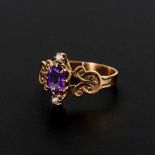 Ring mit Amethyst und Perlchen um 1900.