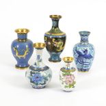 5 Cloisonnévasen.