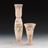 2 Art-déco-Vasen mit Spritzdekor.