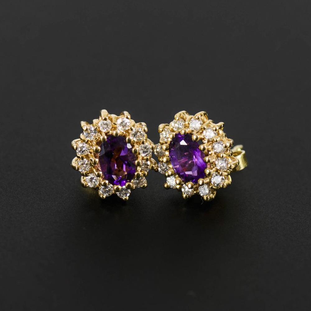 Ohrsteckerpaar mit Amethysten und Brillanten.