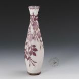 Jugendstil-Vase mit Blumendekor.