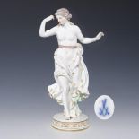 Figur aus Tanz der Horen. Meissen.