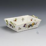 Kleine Schale mit Blumenmalerei. Meissen.